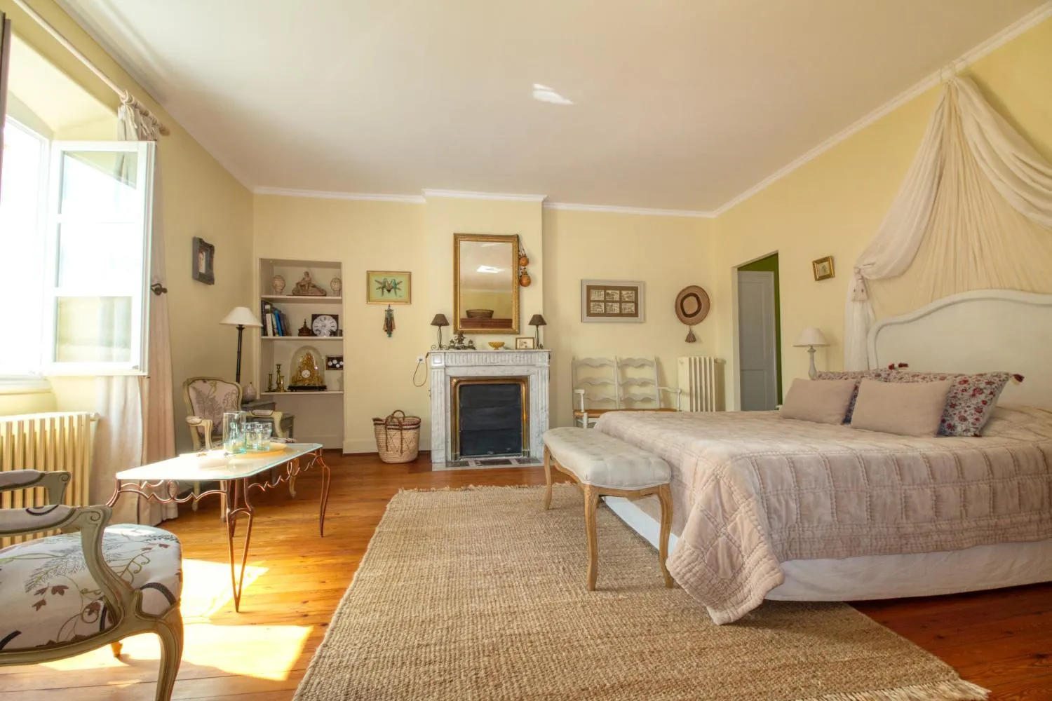 Photo of the whole room, Bed in Mas d'Escattes