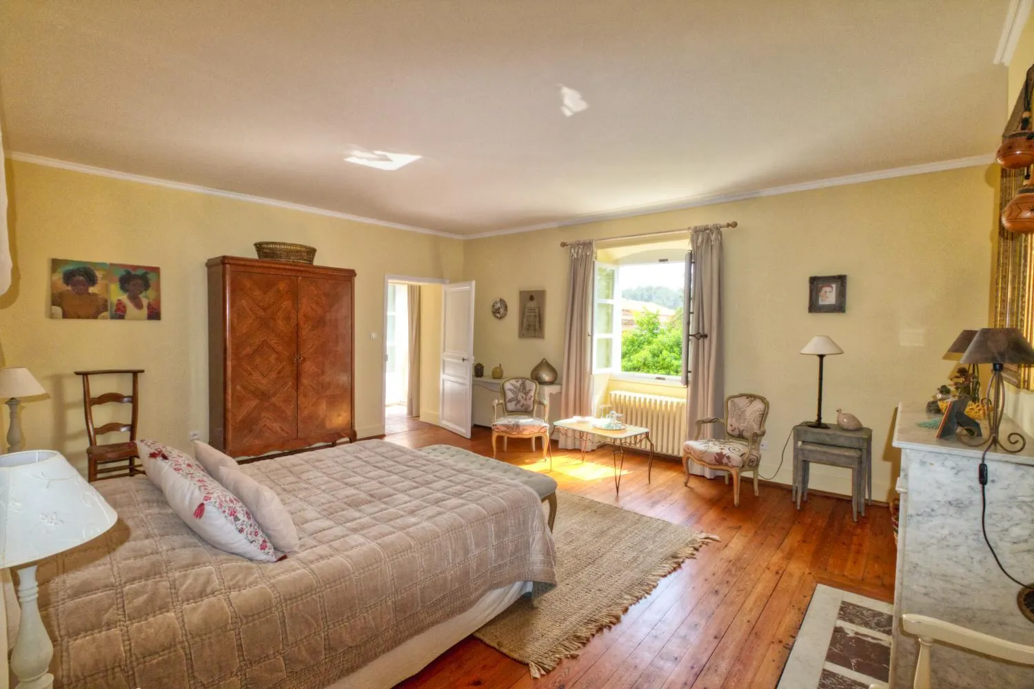 Photo of the whole room, Bed in Mas d'Escattes