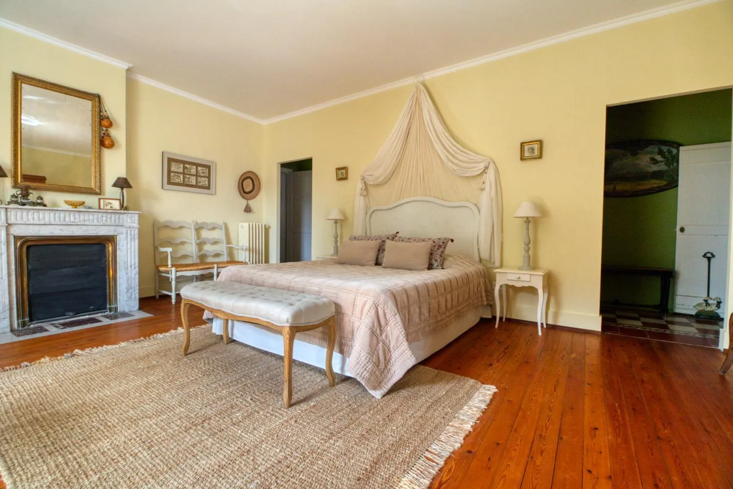 Photo of the whole room, Bed in Mas d'Escattes