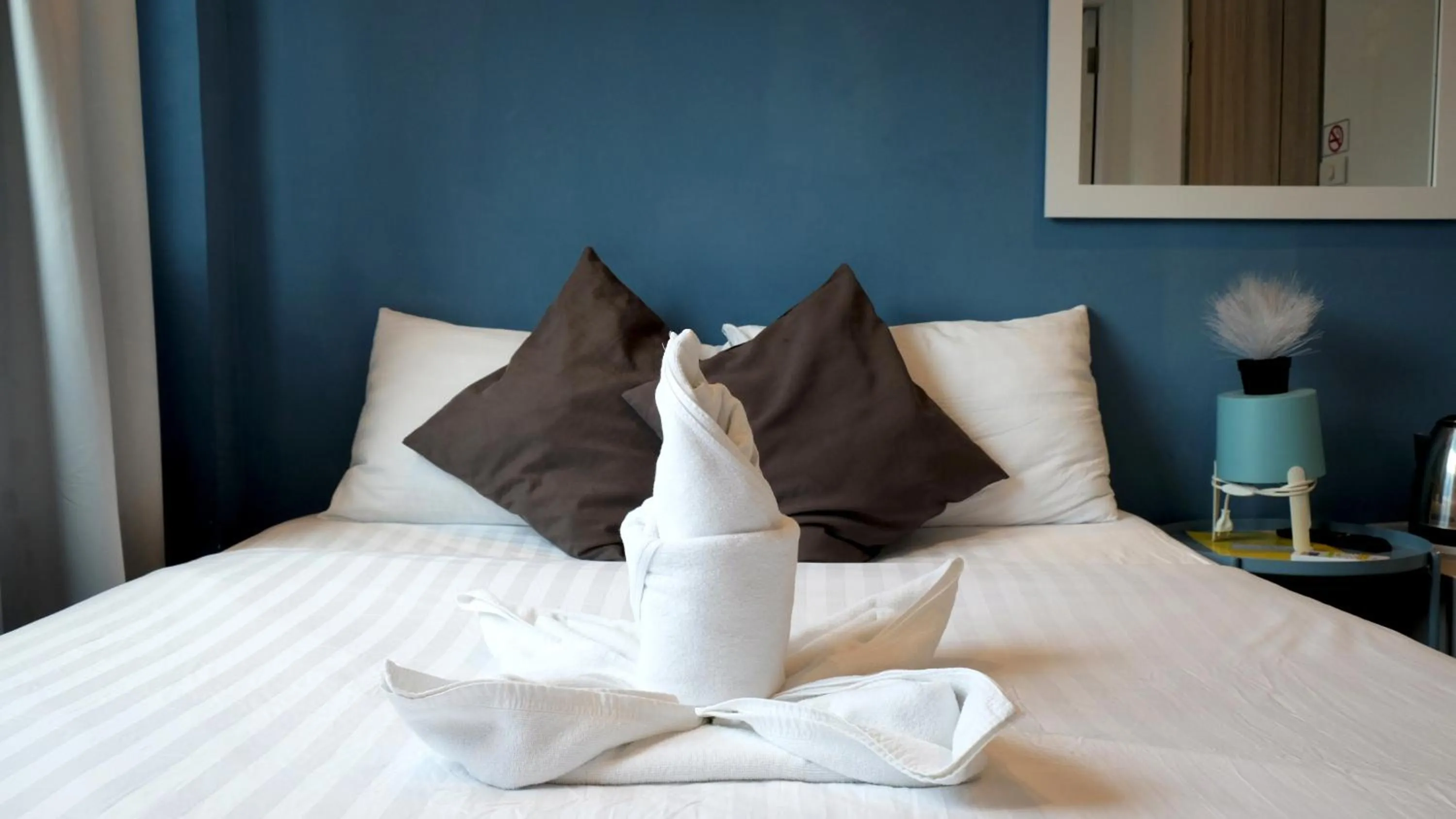 Bed in Sleep with Me Bangkok - BTS Phra Khanong