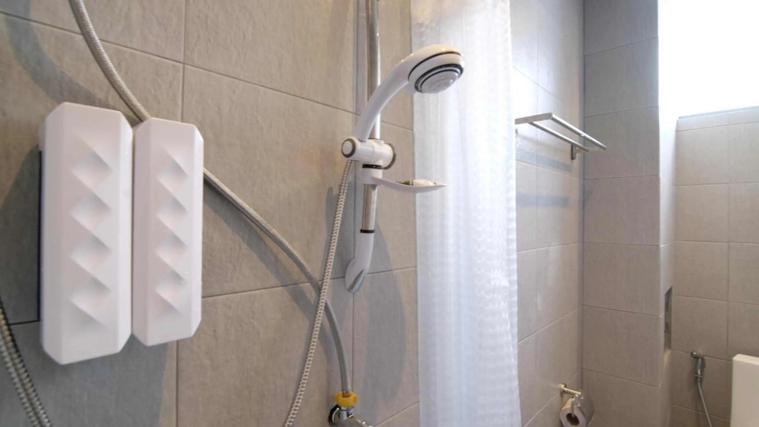 Bathroom in Sleep with Me Bangkok - BTS Phra Khanong