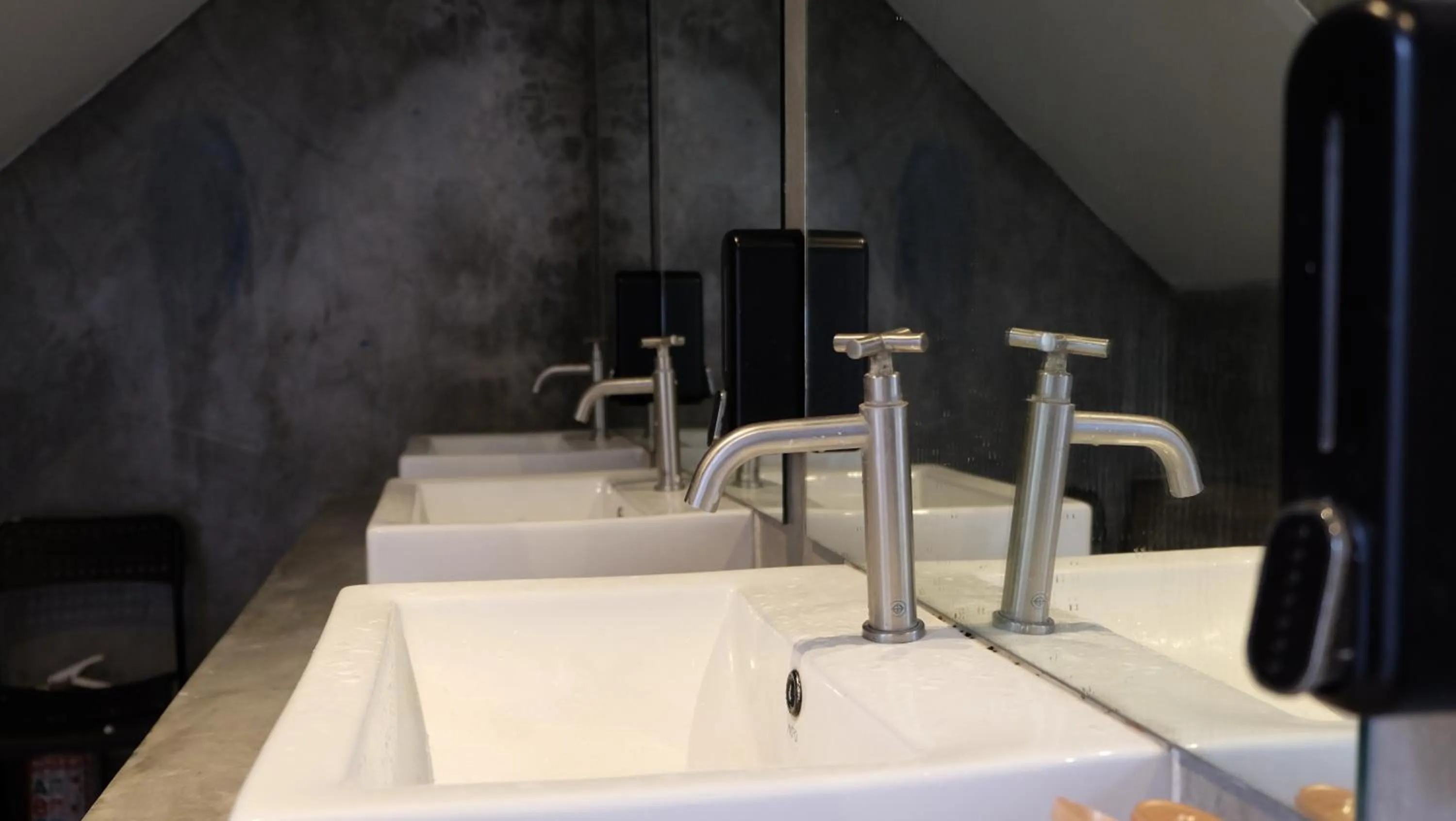 Bathroom in Sleep with Me Bangkok - BTS Phra Khanong