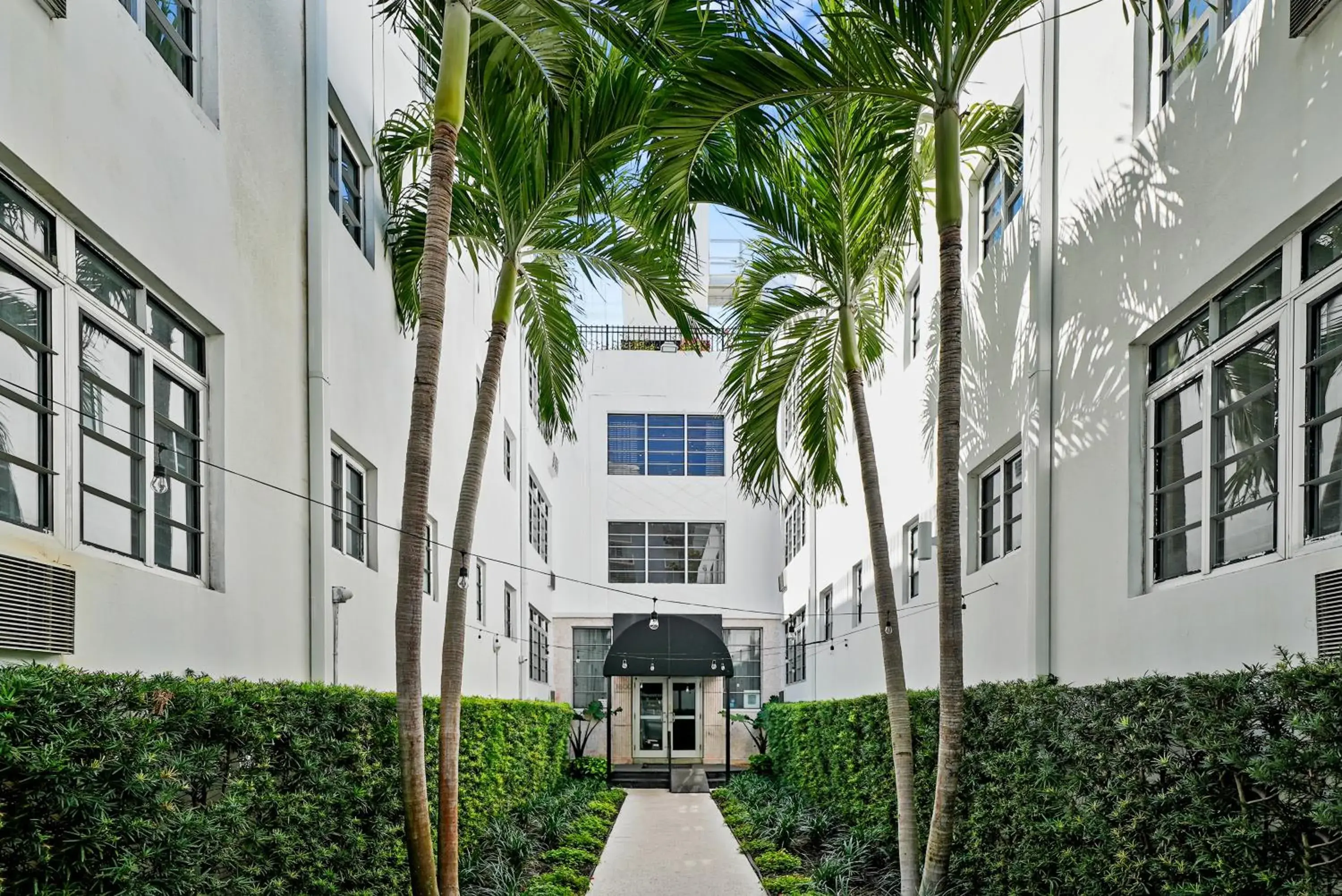 Property building in Lincoln Arms Suites Property building in Lincoln Arms Suites