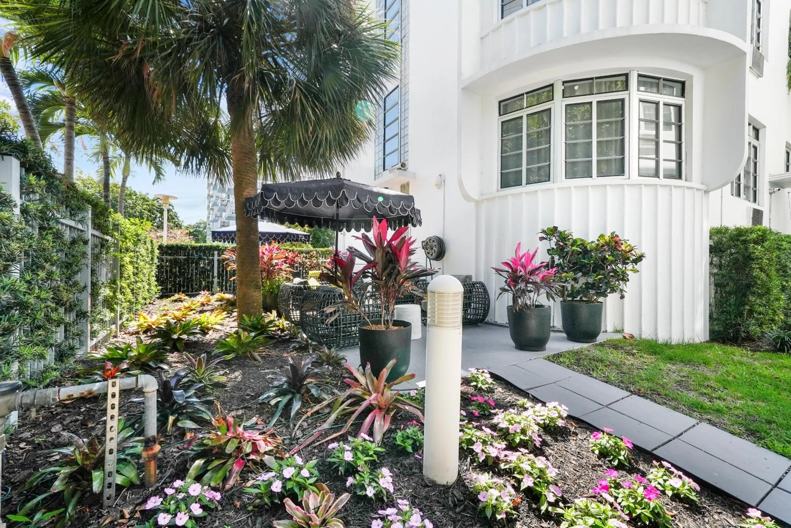 Property building in Lincoln Arms Suites