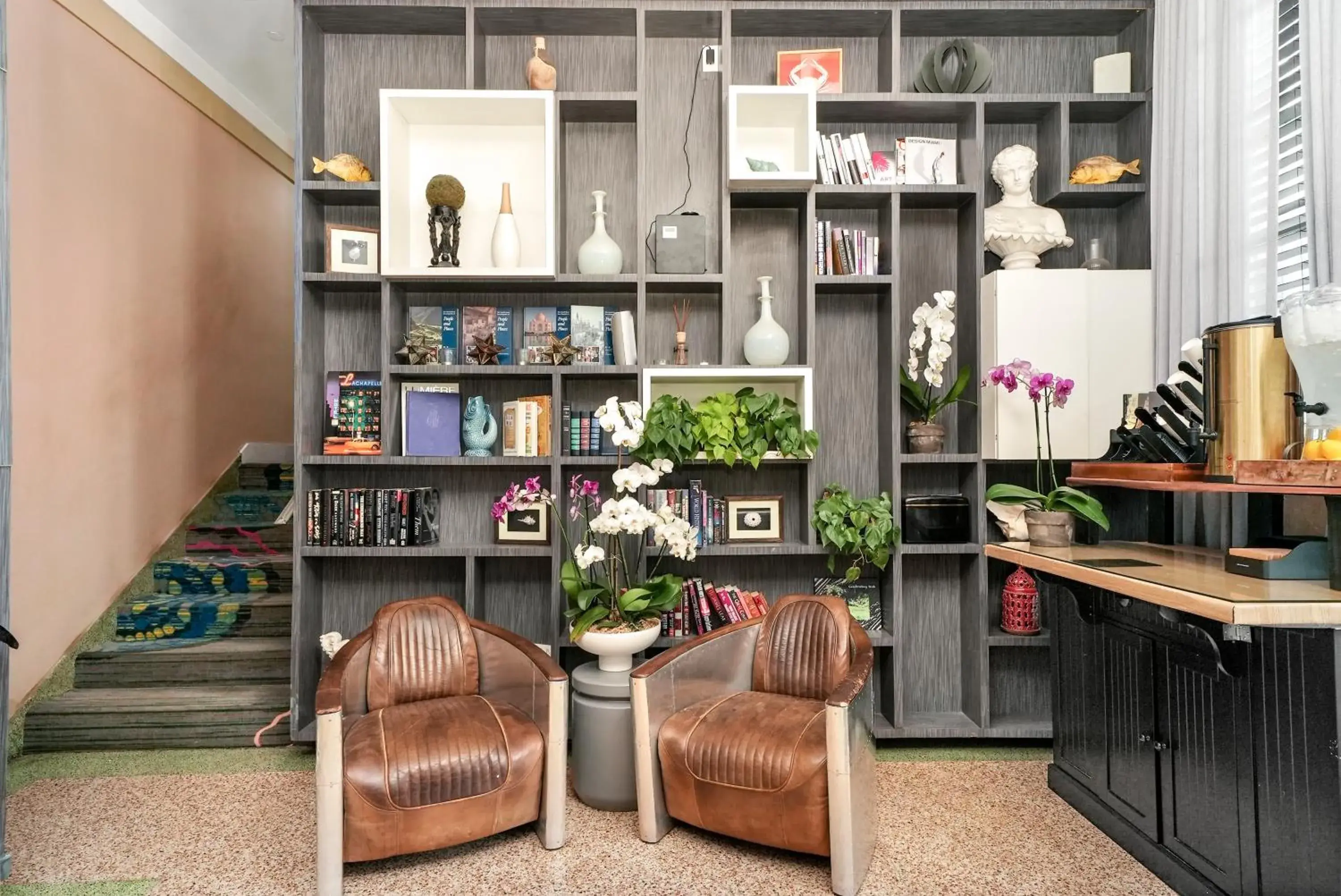 Lobby or reception in Lincoln Arms Suites Lobby or reception in Lincoln Arms Suites