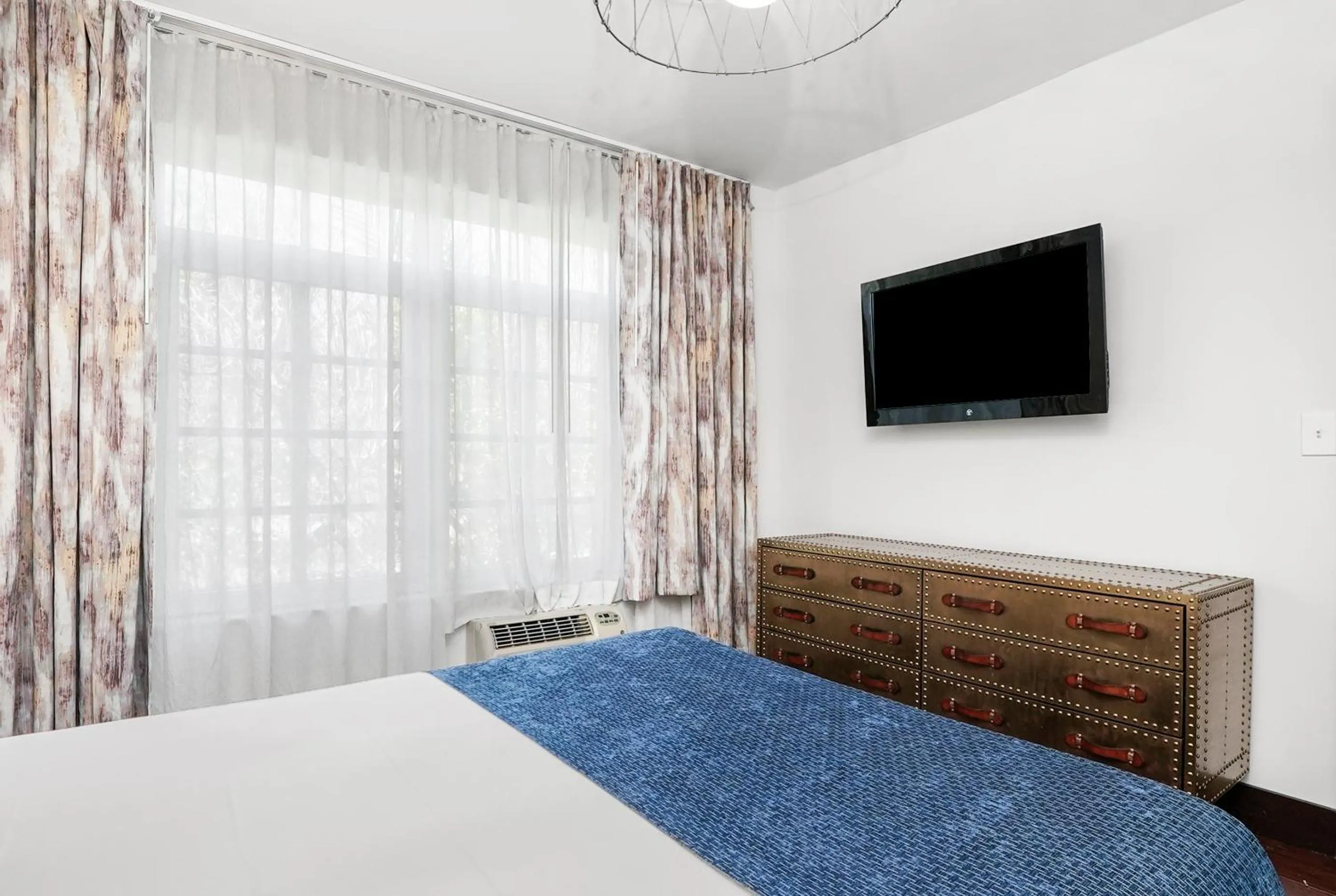 Bedroom, Bed in Lincoln Arms Suites