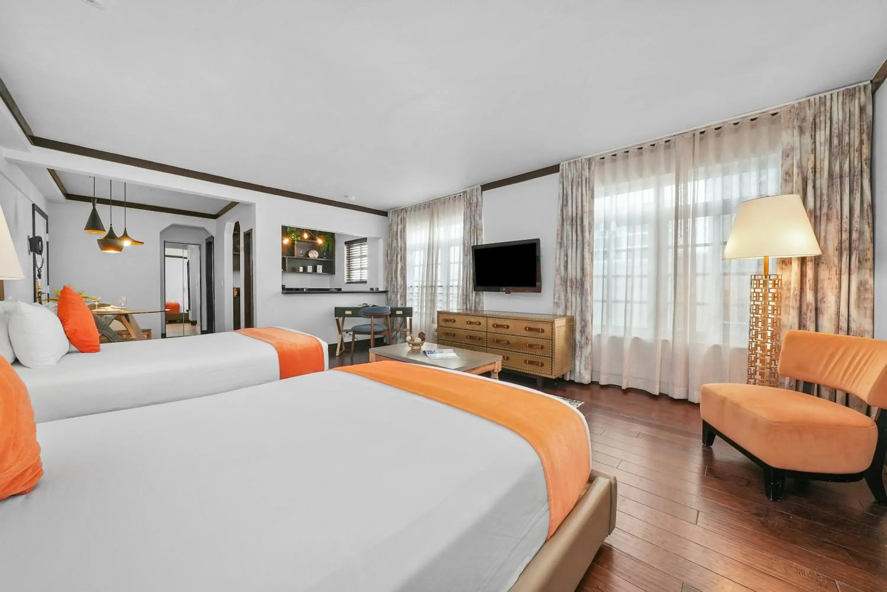 Seating area, Bed in Lincoln Arms Suites Seating area, Bed in Lincoln Arms Suites