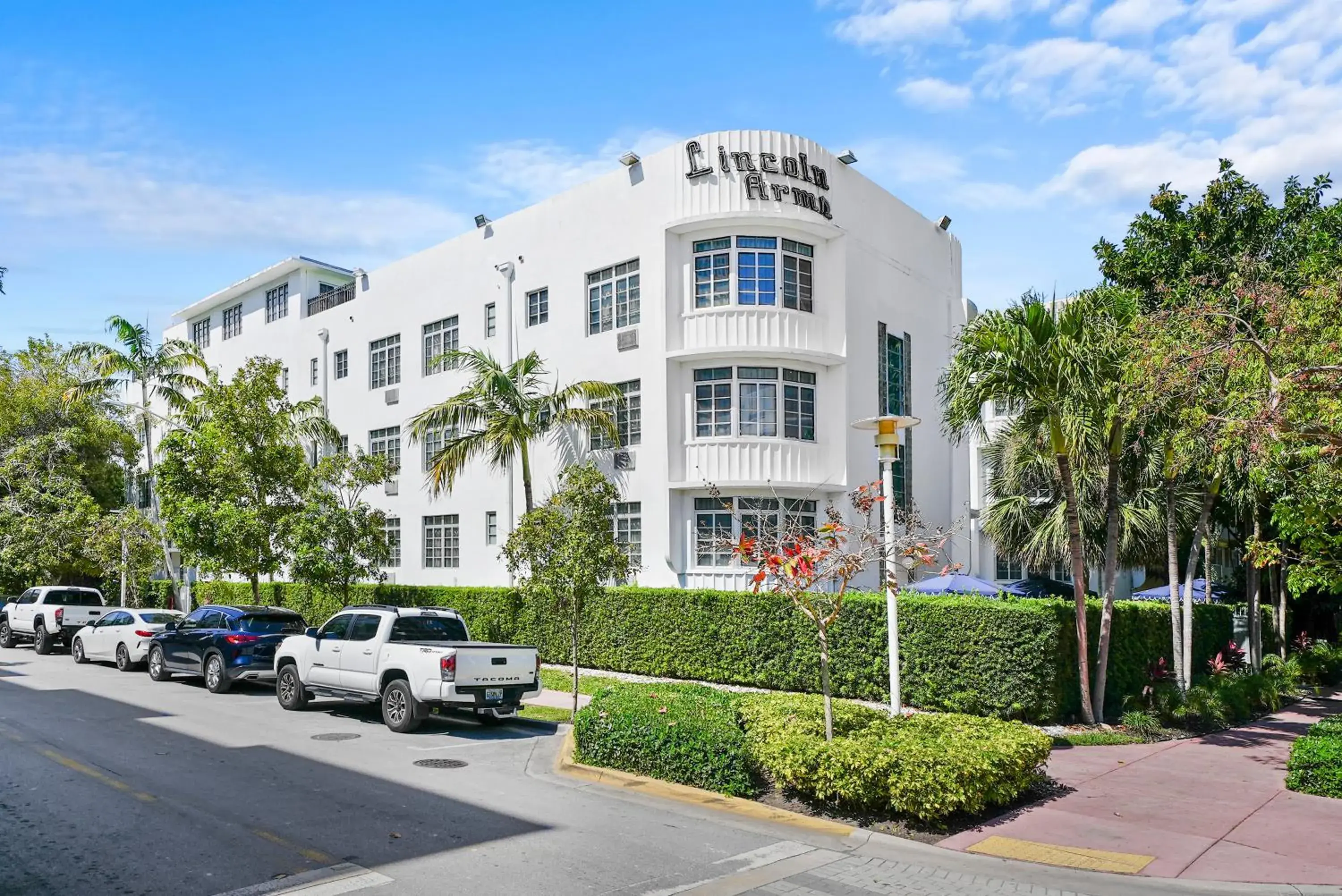 Property building in Lincoln Arms Suites Property building in Lincoln Arms Suites