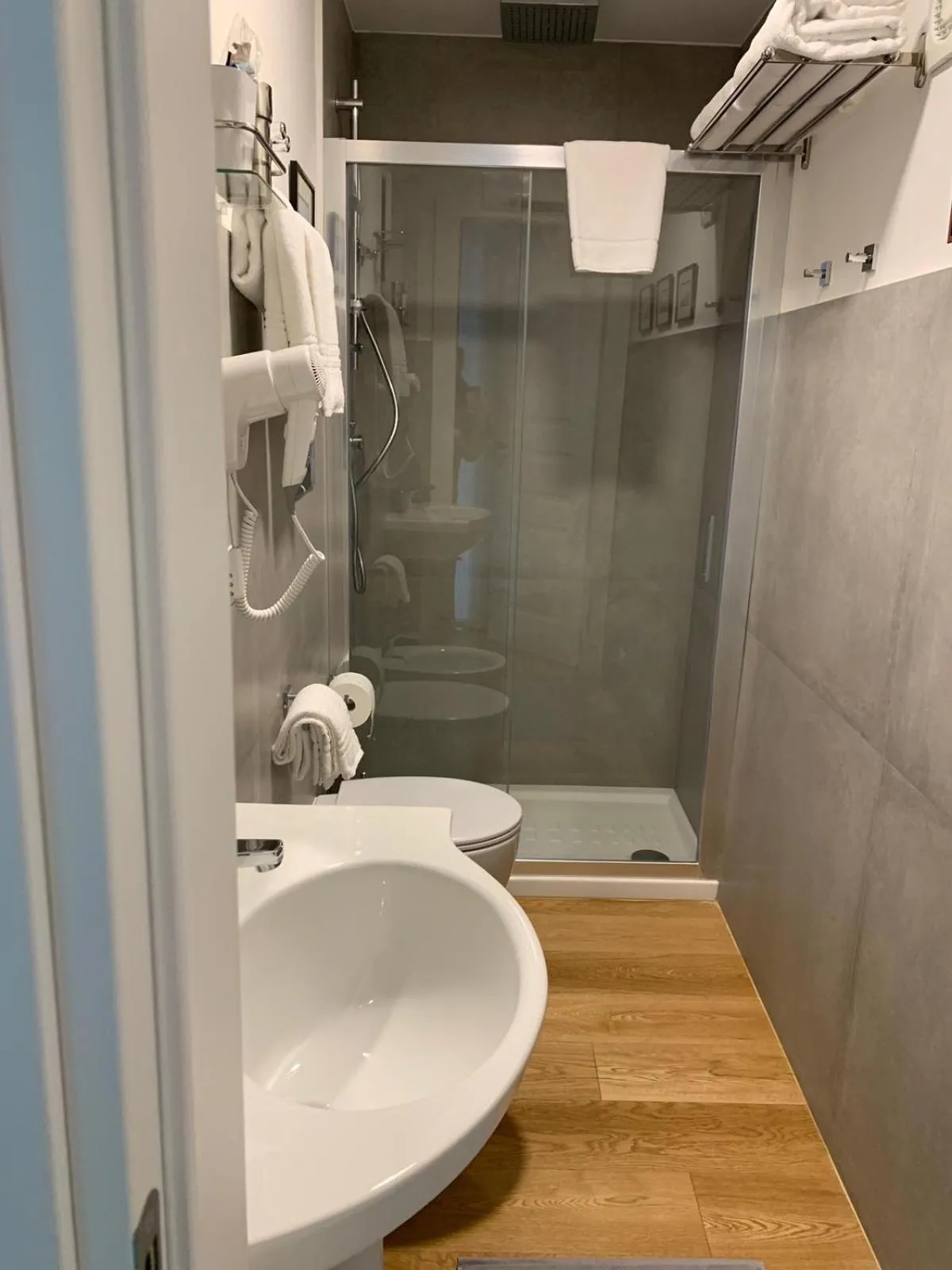 Shower in Dimora Megaride