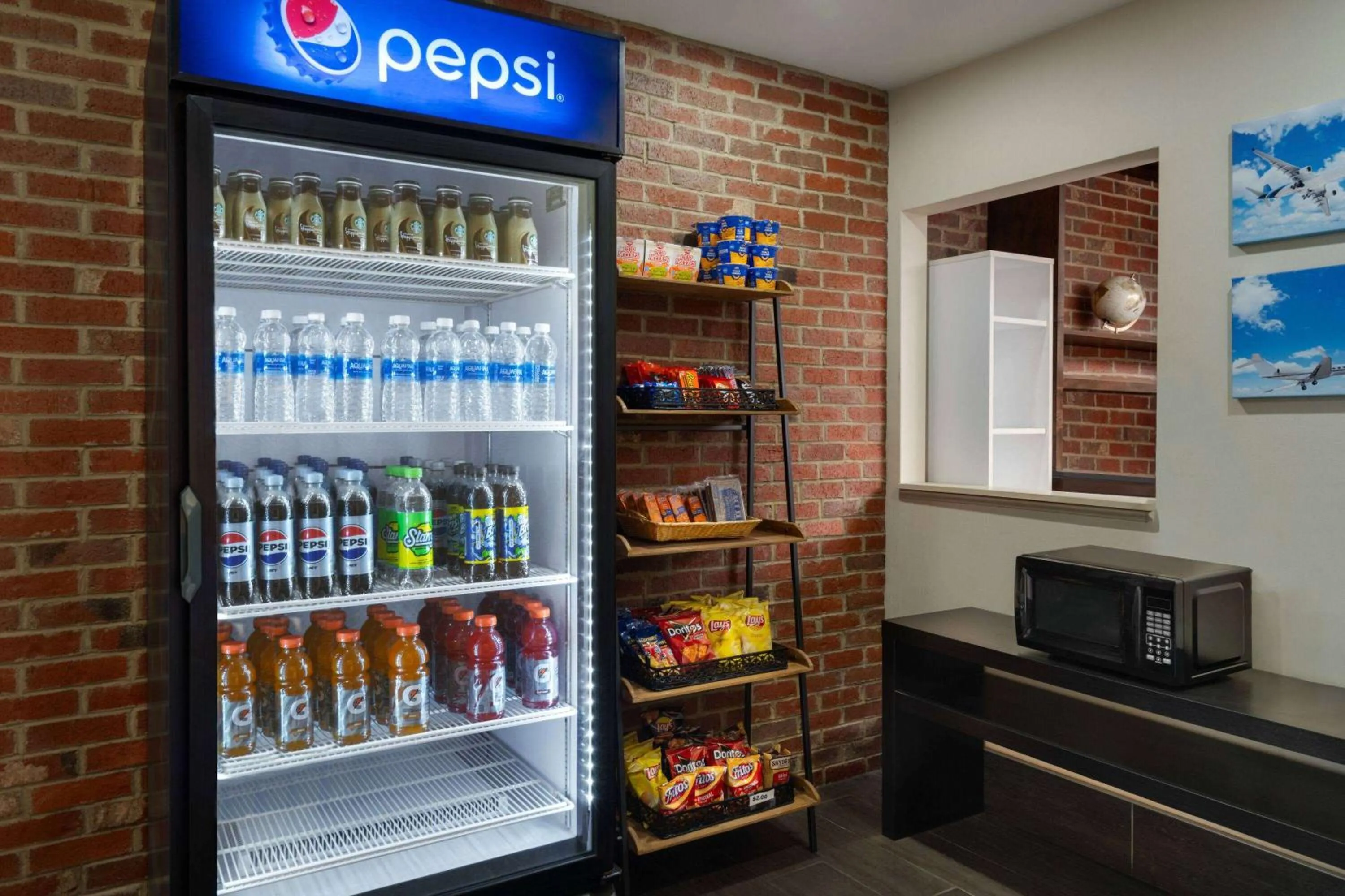 Food and drinks in Wyndham Garden Inn Pittsburgh Airport