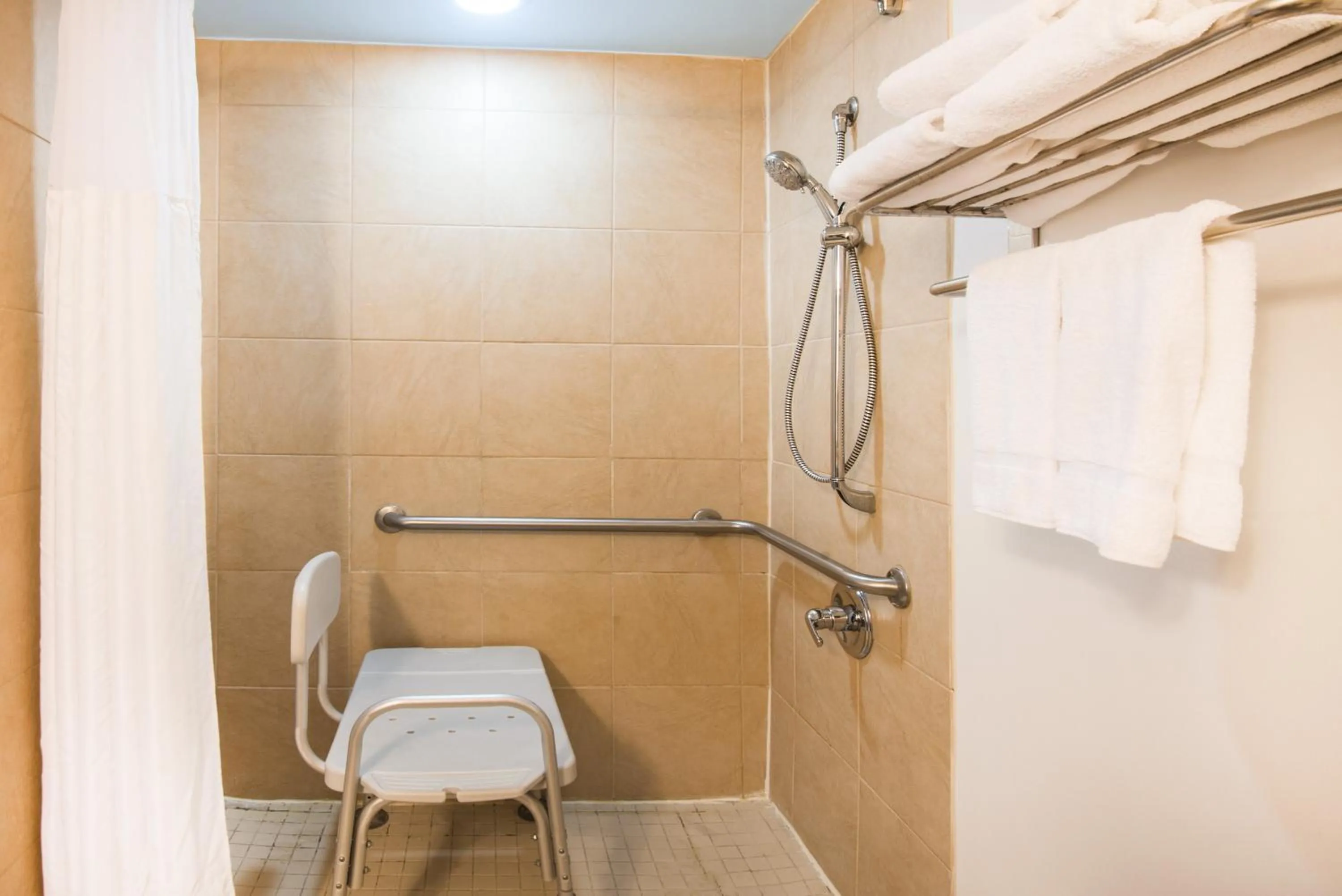 Shower in Wyndham Garden Inn Pittsburgh Airport