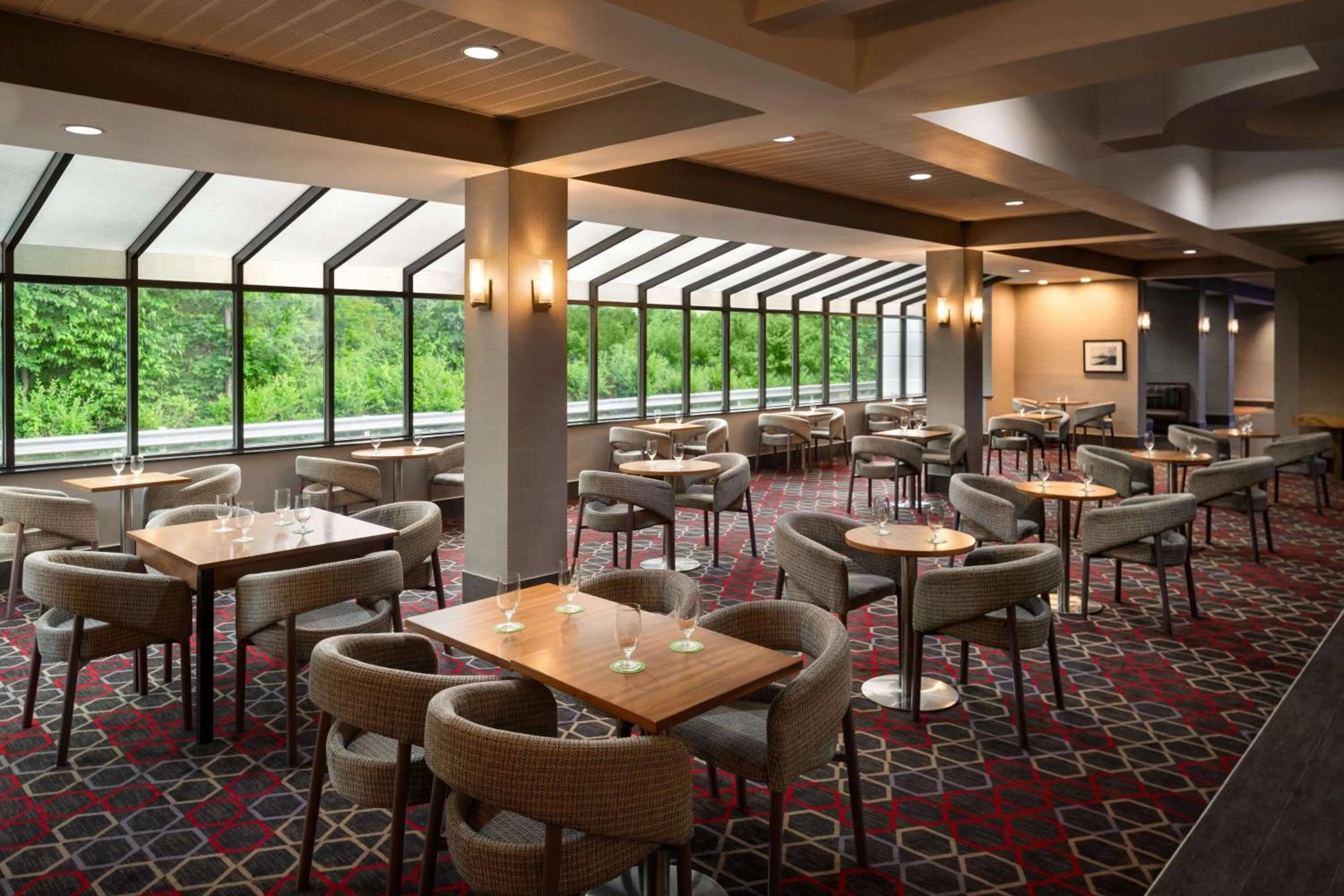 Restaurant/places to eat in Wyndham Garden Inn Pittsburgh Airport