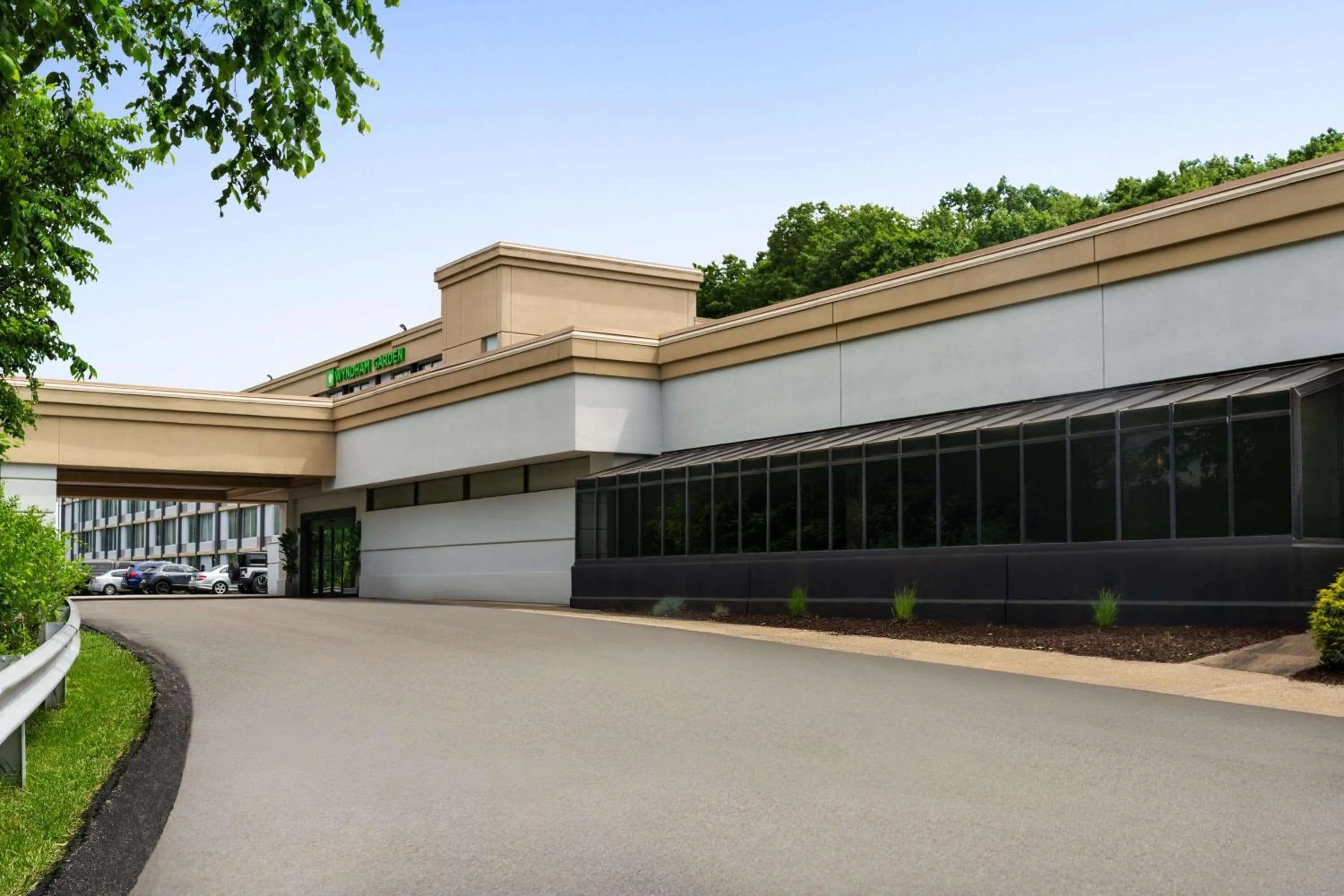 Property building in Wyndham Garden Inn Pittsburgh Airport