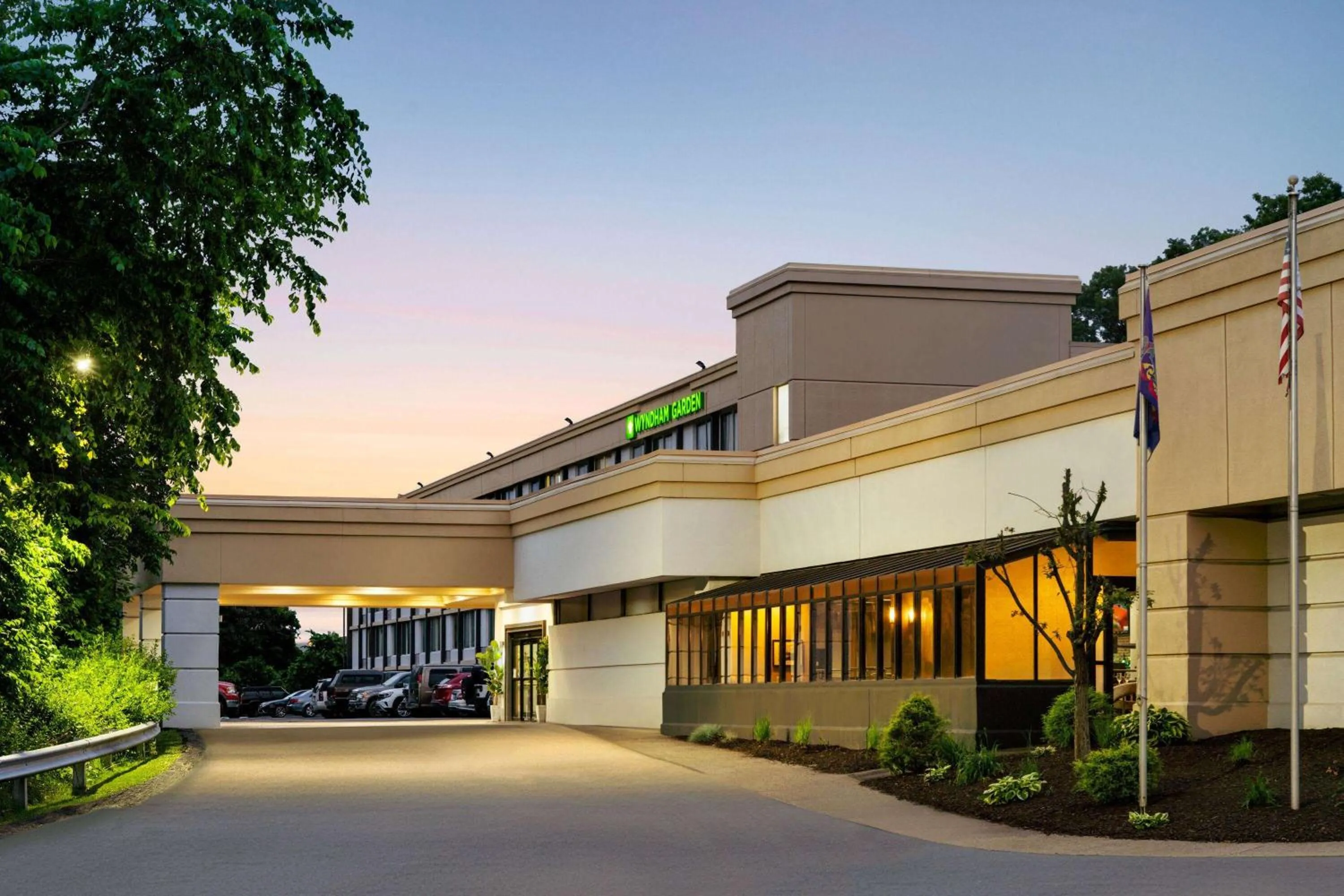 Property building in Wyndham Garden Inn Pittsburgh Airport