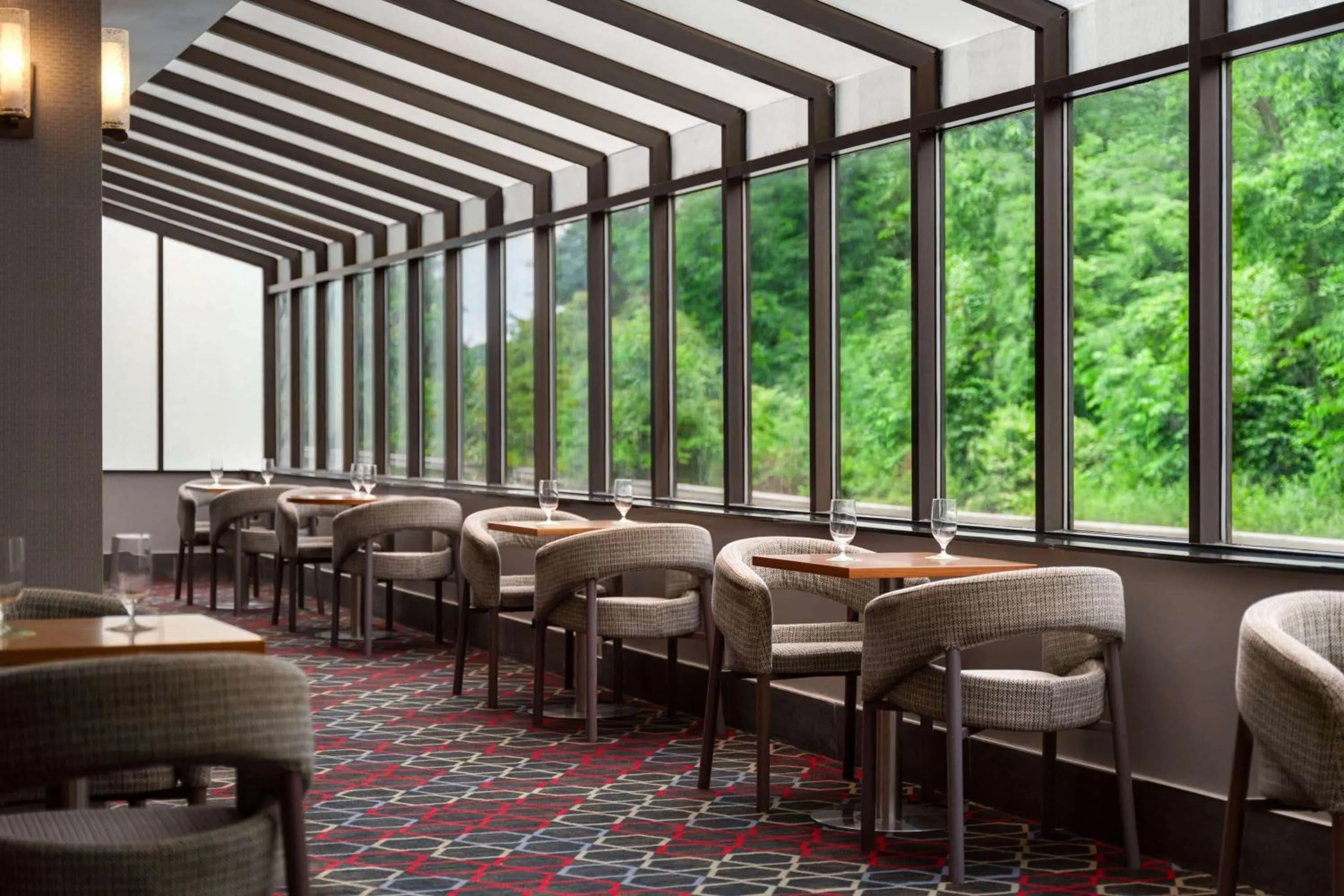 Restaurant/places to eat in Wyndham Garden Inn Pittsburgh Airport