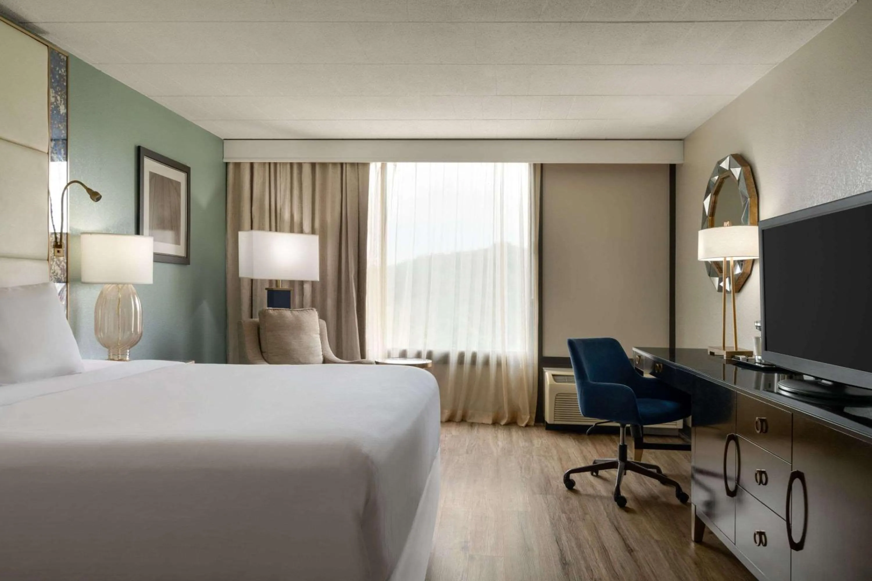 Photo of the whole room, Bed in Wyndham Garden Inn Pittsburgh Airport