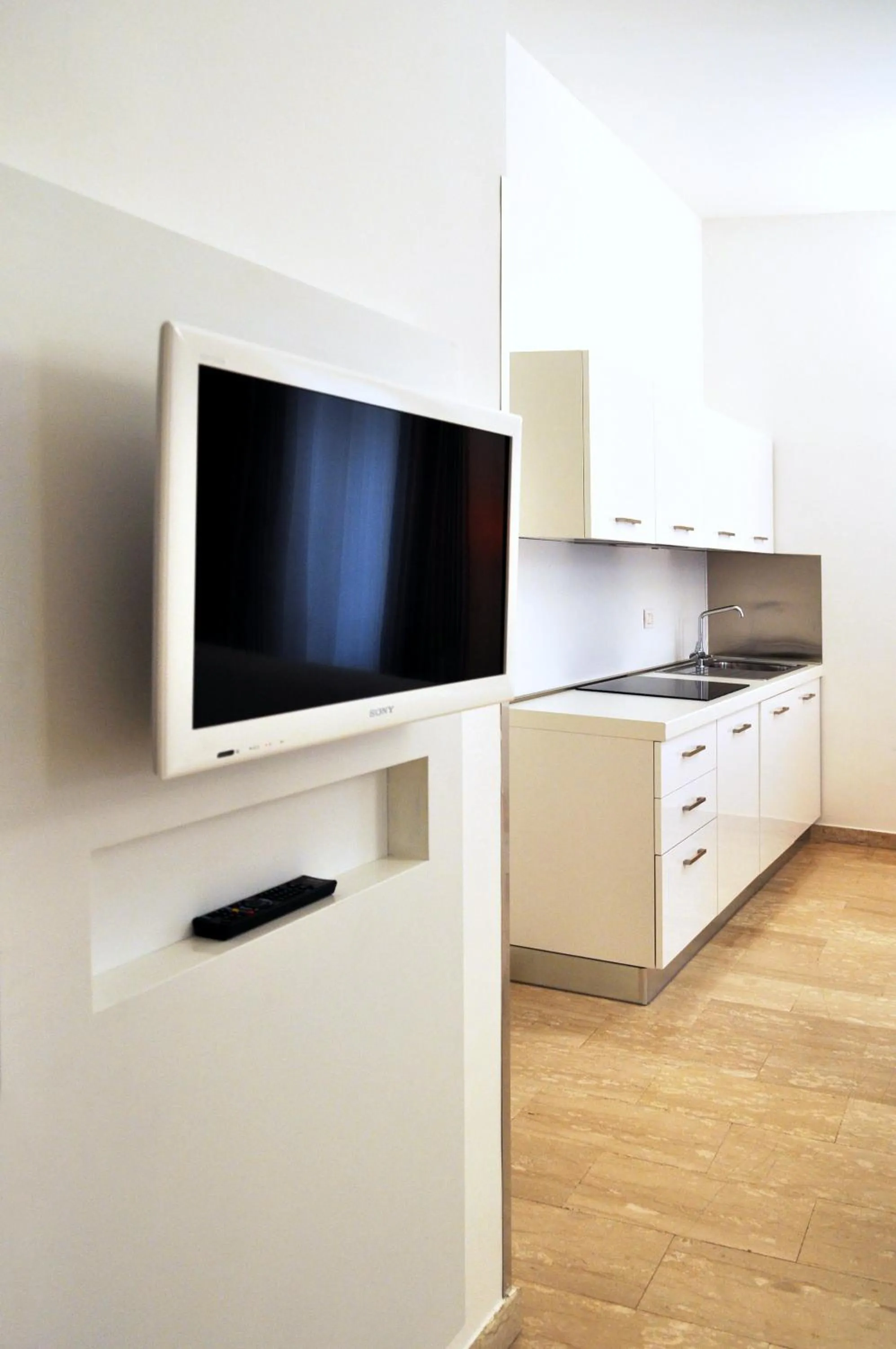 TV and multimedia in BB Hotels Aparthotel Bocconi