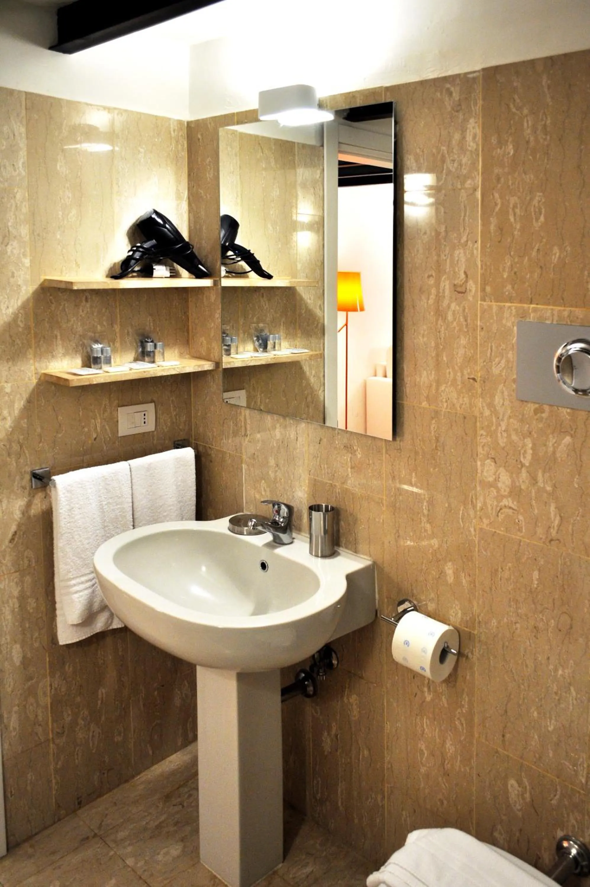 Kitchen or kitchenette in BB Hotels Aparthotel Bocconi