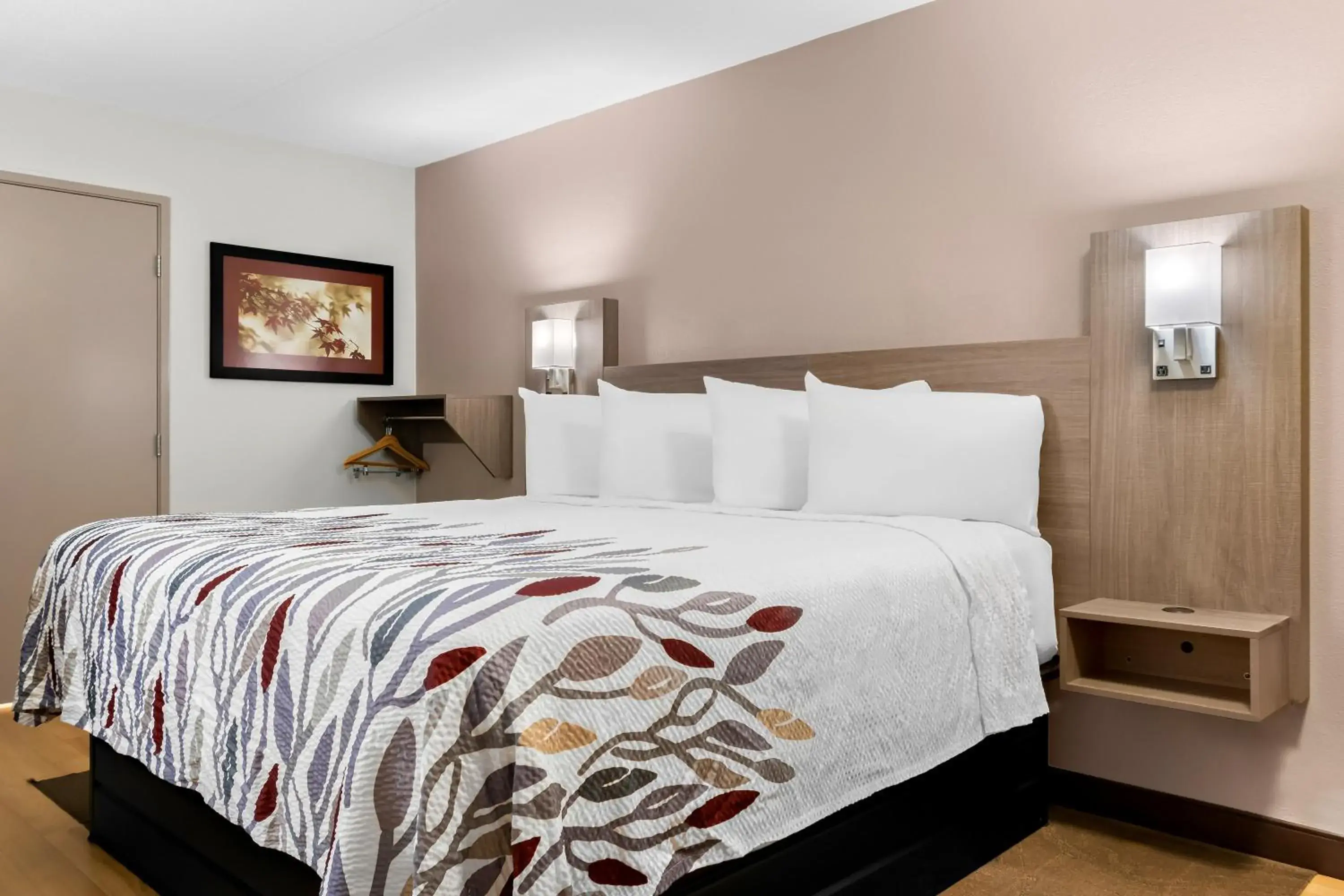 Superior King Room Disability Access Roll-In Shower Smoke Free in Red Roof Inn Harrisburg North Superior King Room Disability Access Roll-In Shower Smoke Free in Red Roof Inn Harrisburg North