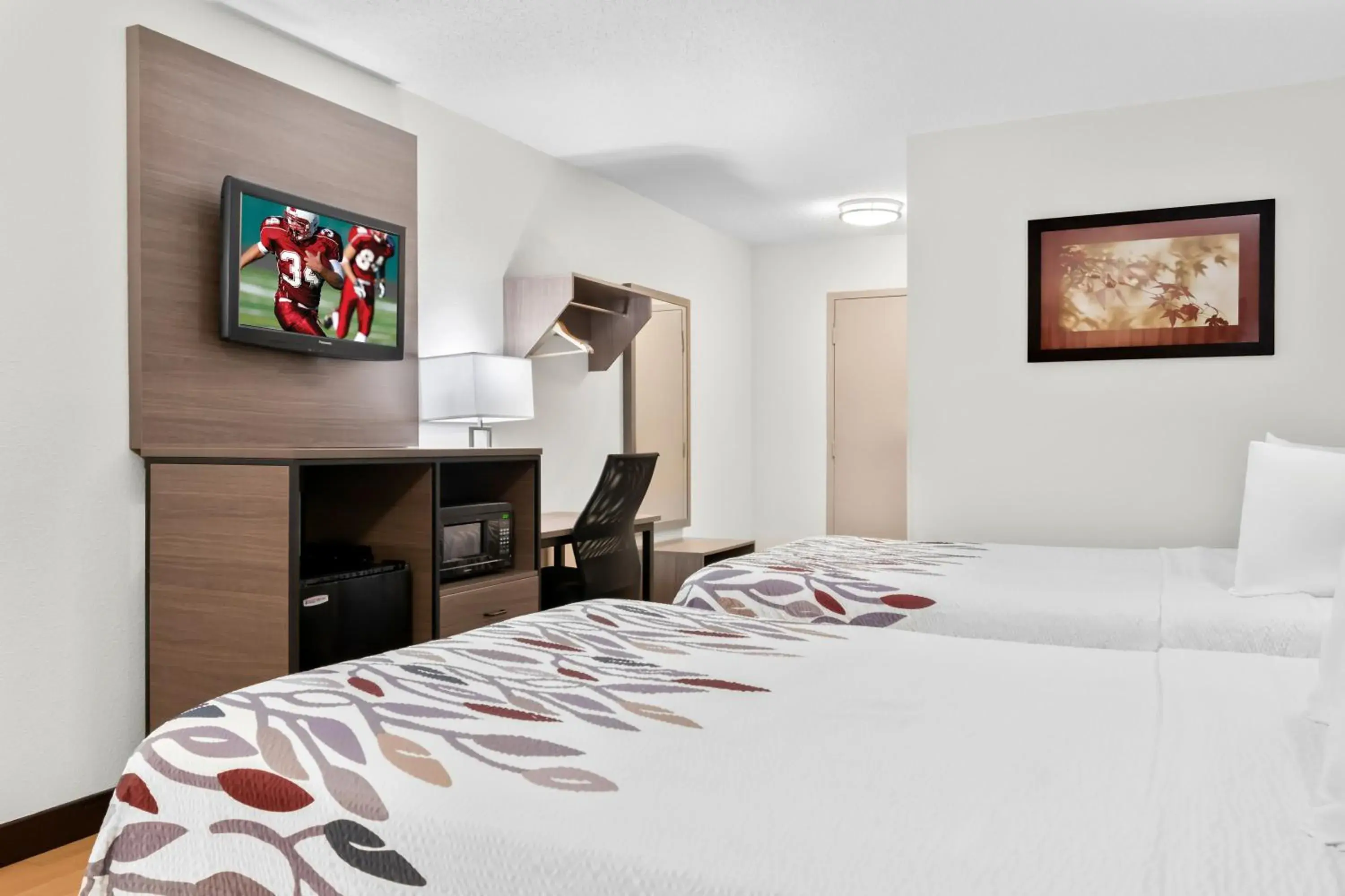 Photo of the whole room, Bed in Red Roof Inn Harrisburg North Photo of the whole room, Bed in Red Roof Inn Harrisburg North