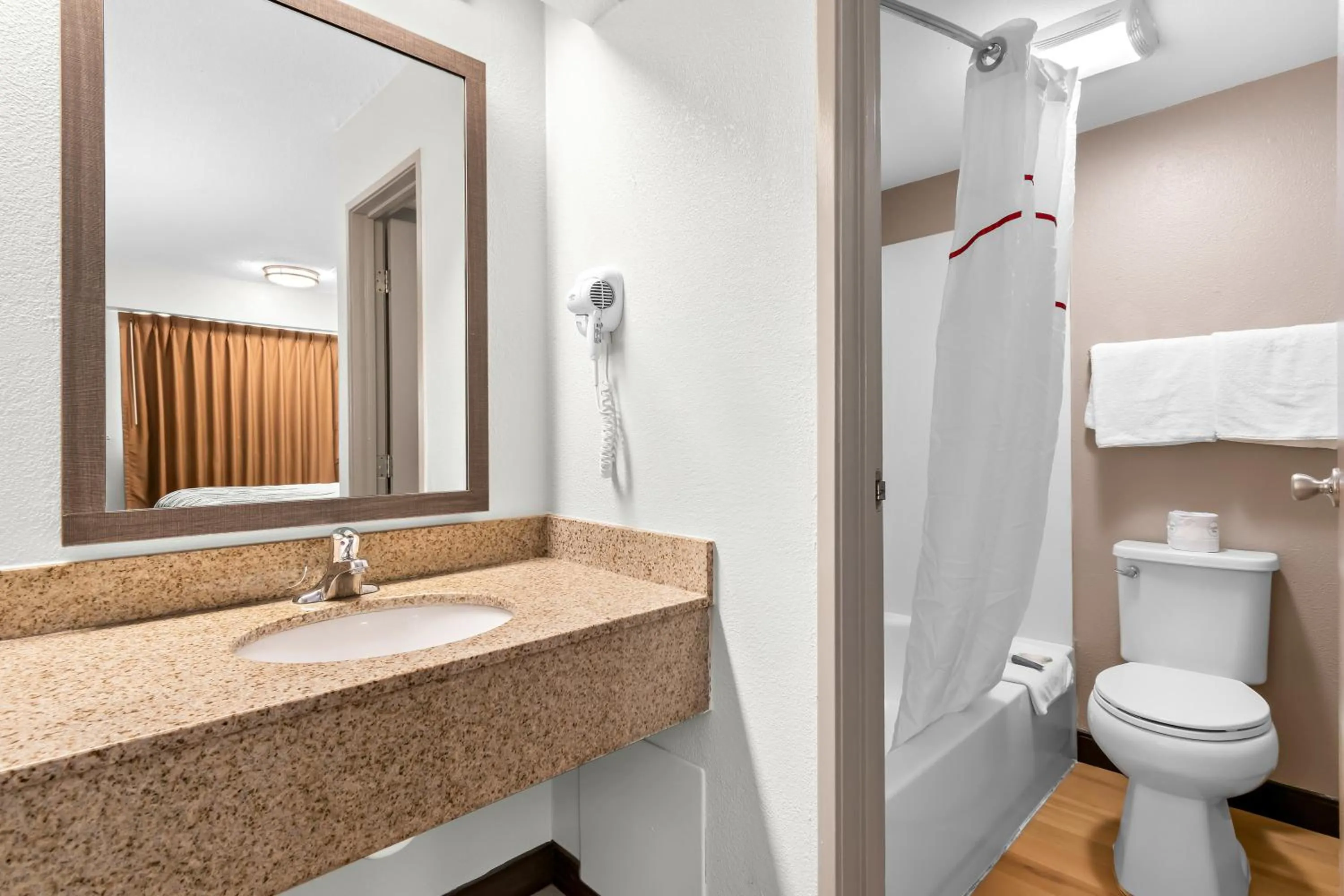 Bathroom in Red Roof Inn Harrisburg North