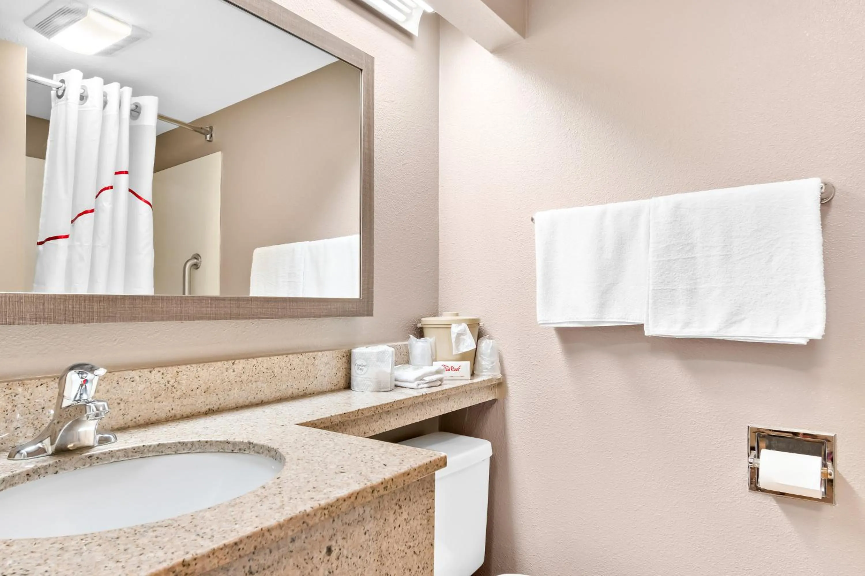 Bathroom in Red Roof Inn Harrisburg North