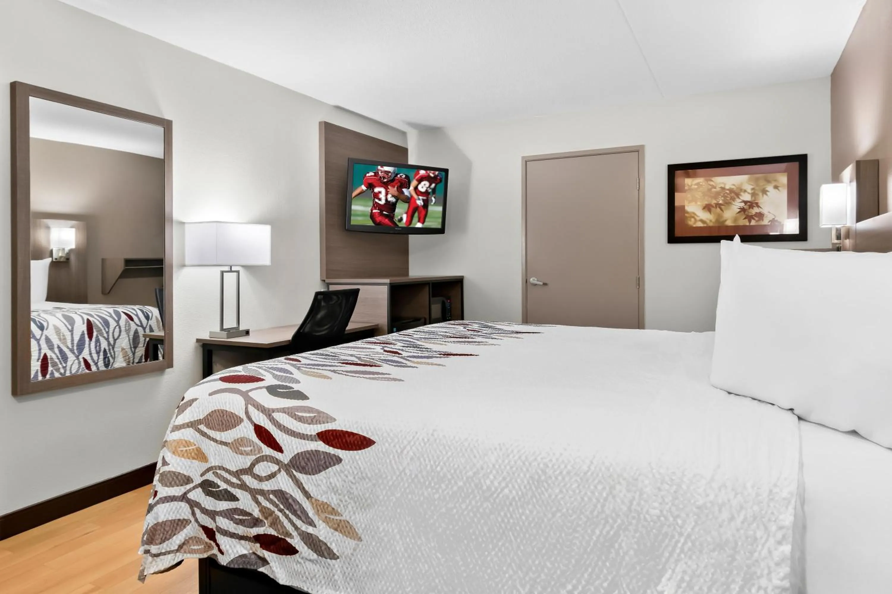 Bedroom, Bed in Red Roof Inn Harrisburg North