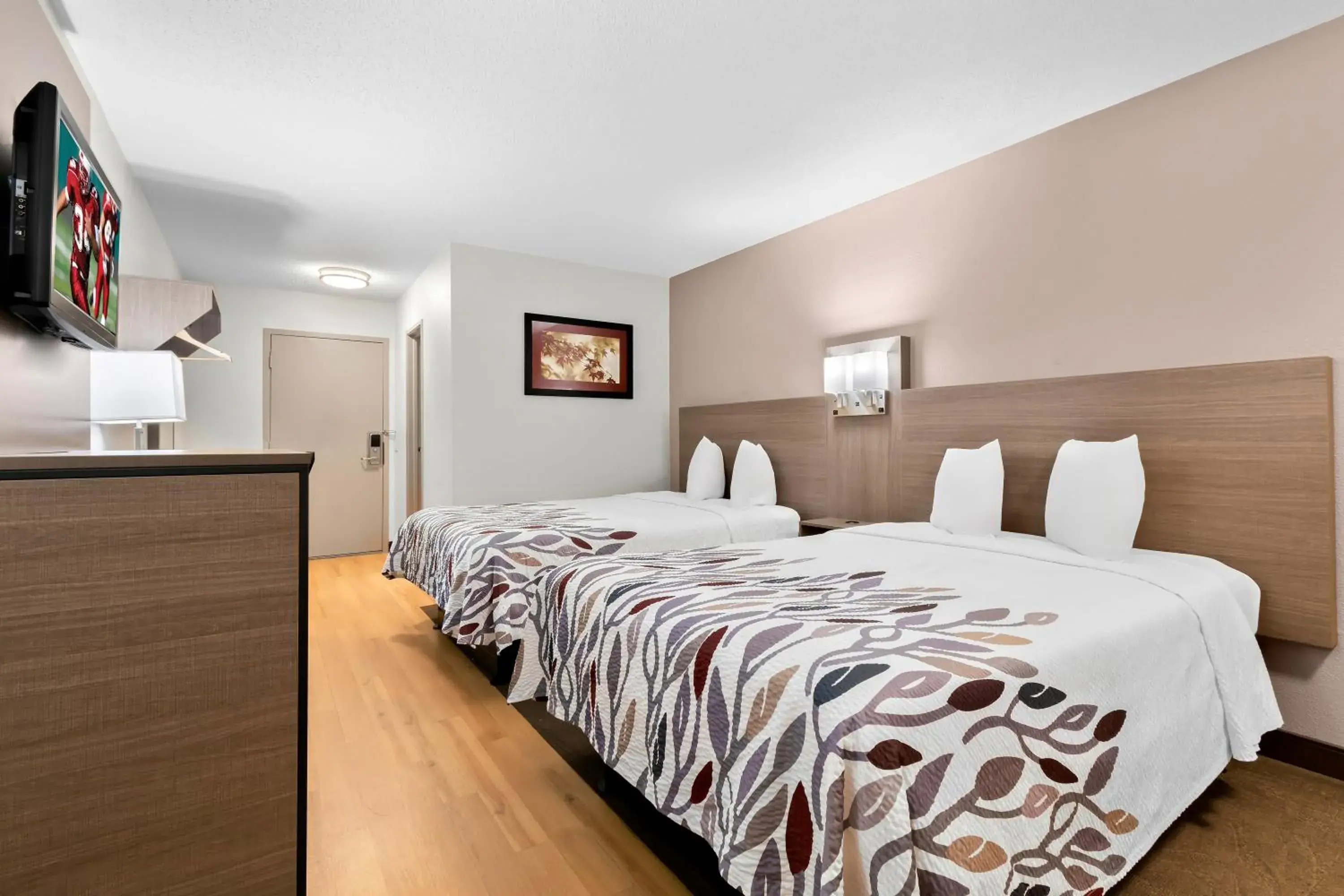 Photo of the whole room, Bed in Red Roof Inn Harrisburg North Photo of the whole room, Bed in Red Roof Inn Harrisburg North