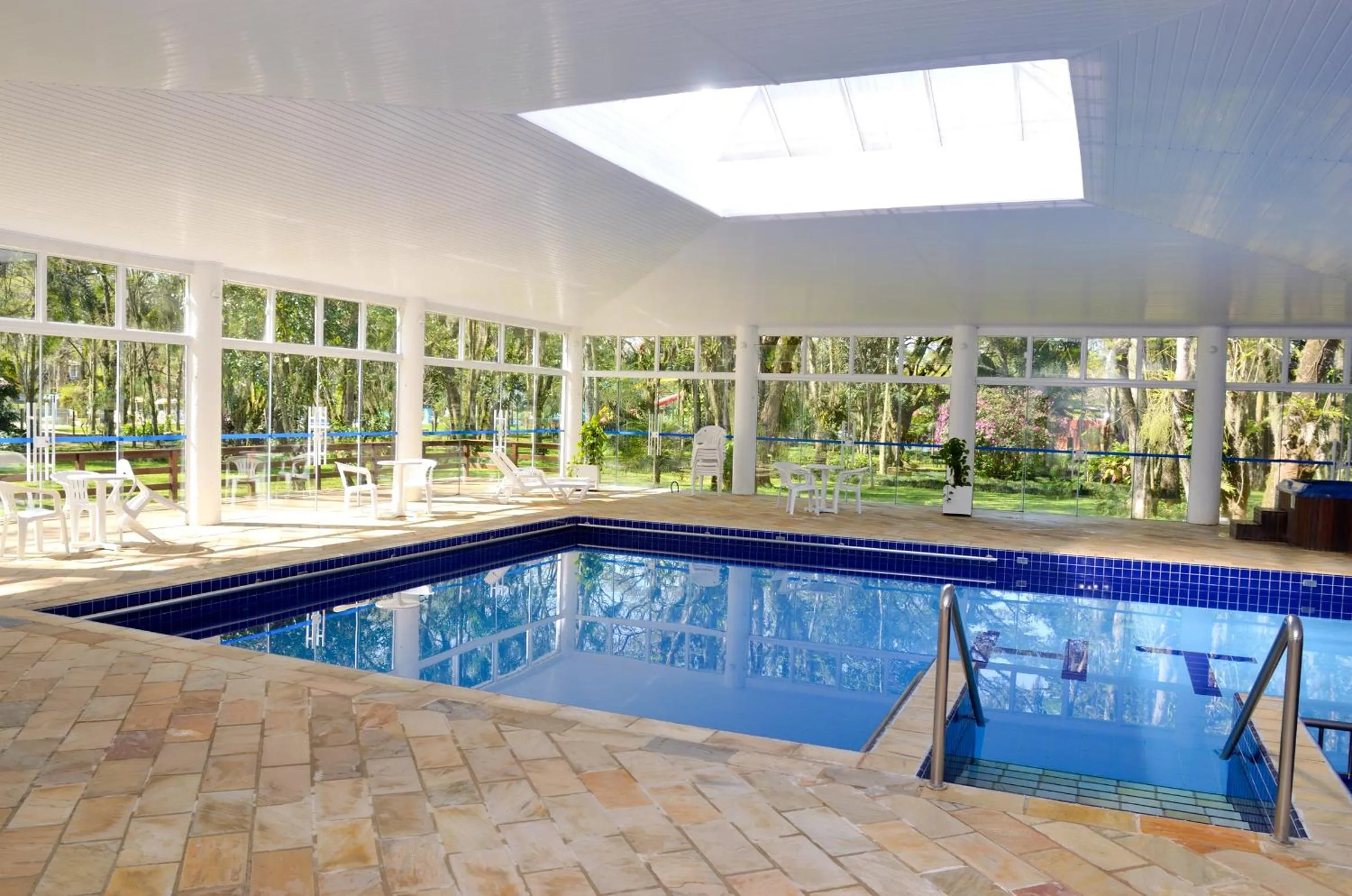 Swimming pool in Hotel Termas Gravatal
