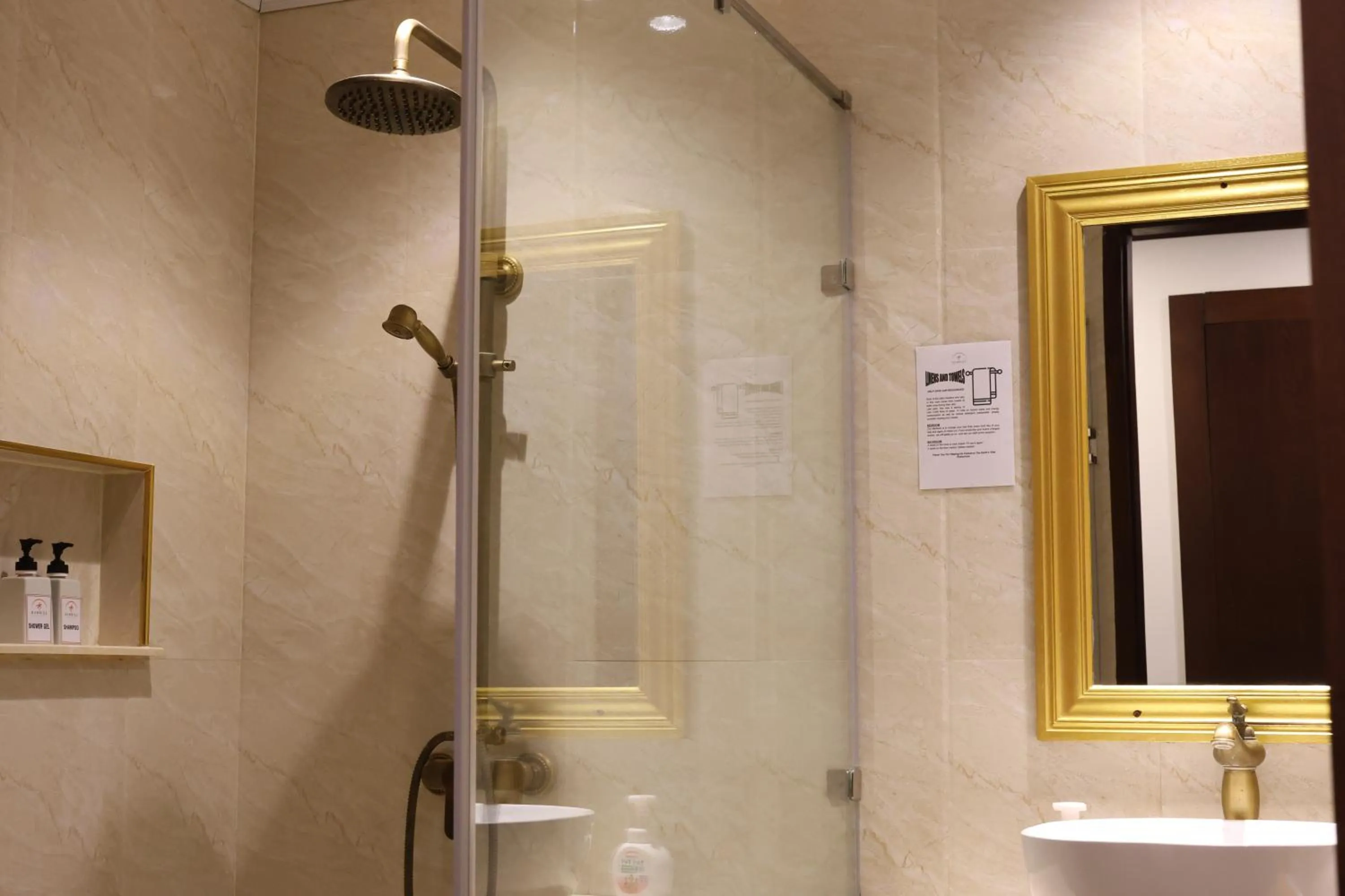 Queen Room with Pool View - single occupancy in Sunrise Garden House - Luang Prabang