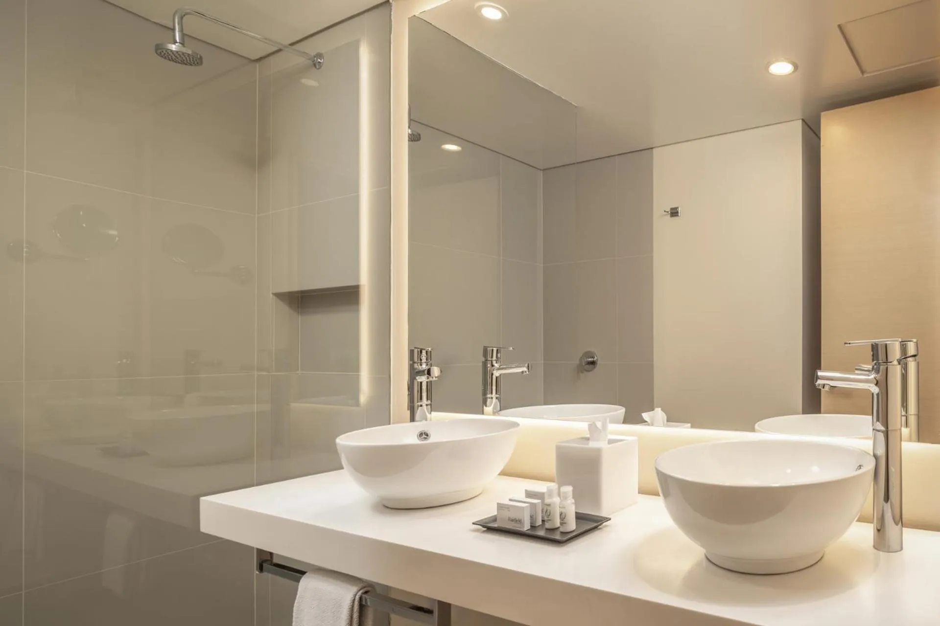 Toilet in Fairfield by Marriott Bogota Embajada