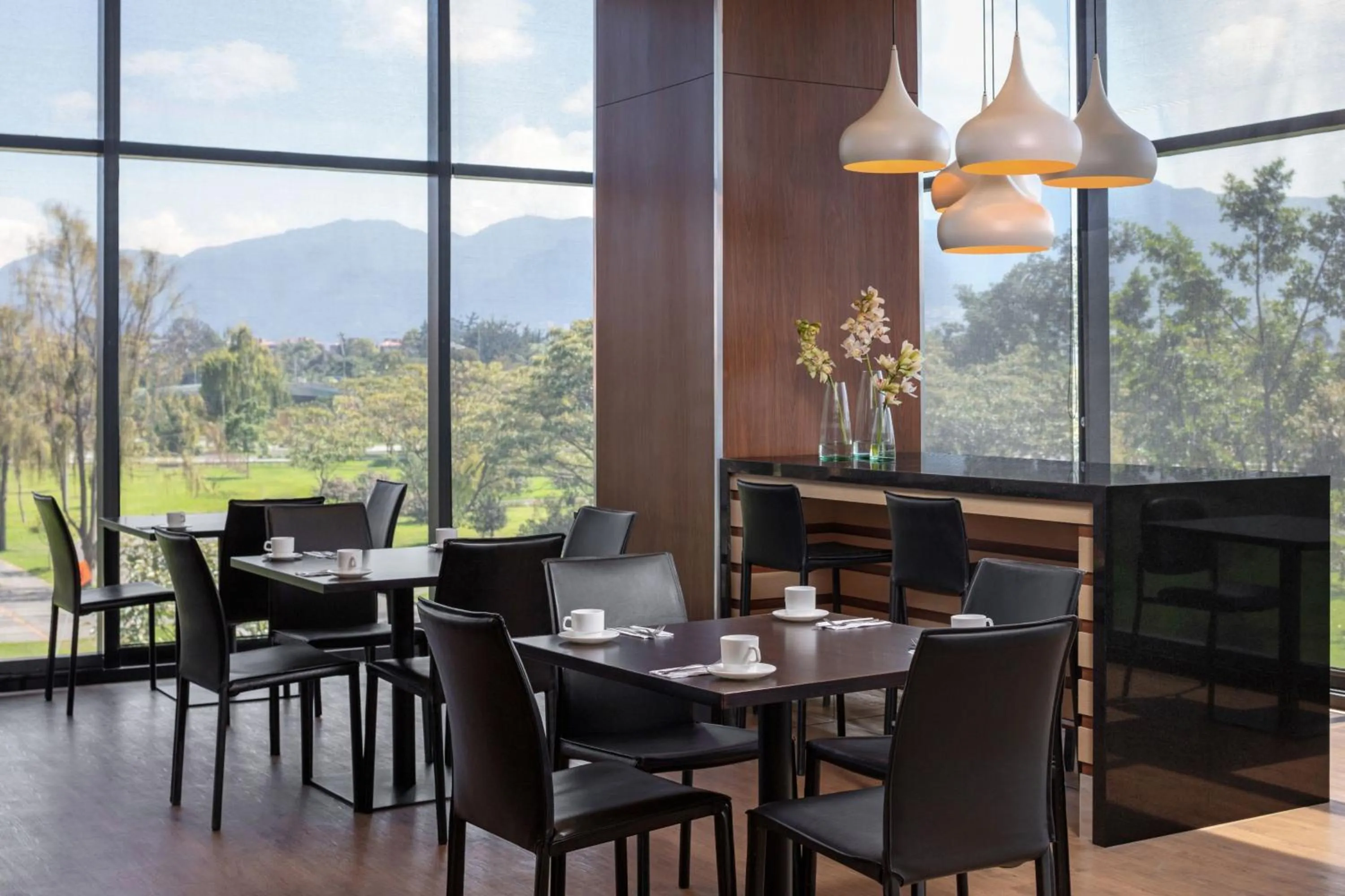 Restaurant/places to eat in Fairfield by Marriott Bogota Embajada