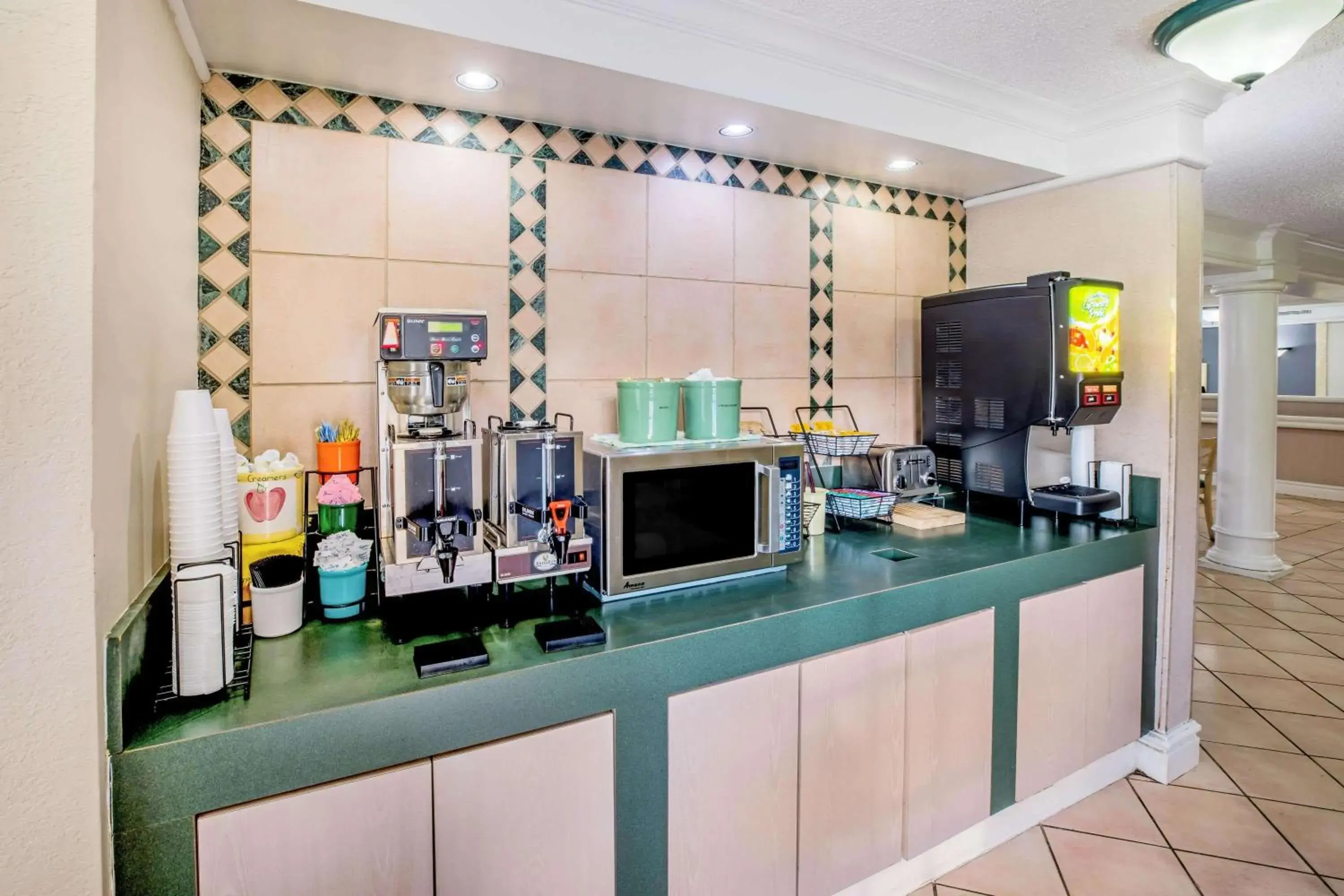 Restaurant/places to eat in La Quinta Inn by Wyndham Lufkin Restaurant/places to eat in La Quinta Inn by Wyndham Lufkin