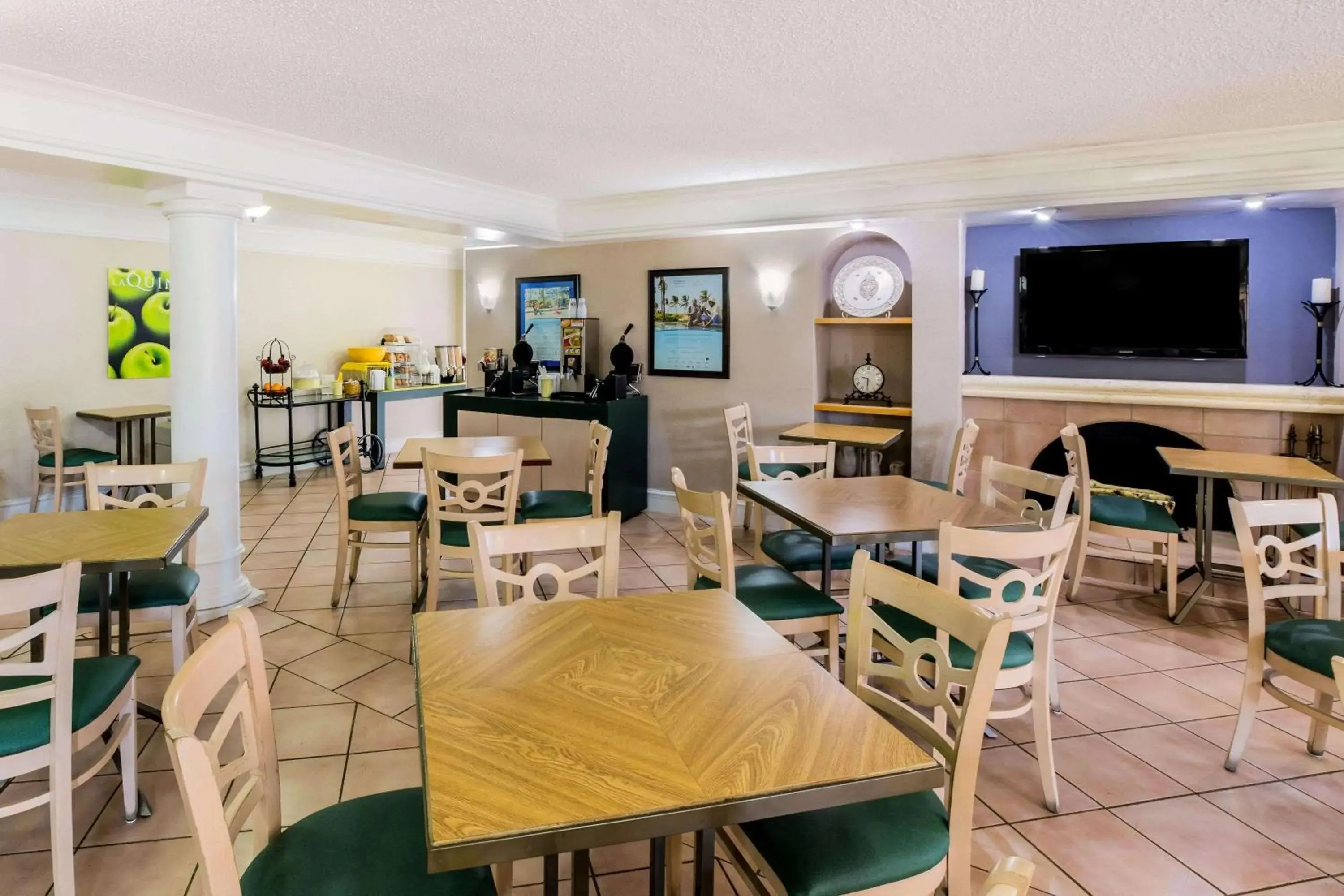 Restaurant/places to eat in La Quinta Inn by Wyndham Lufkin Restaurant/places to eat in La Quinta Inn by Wyndham Lufkin