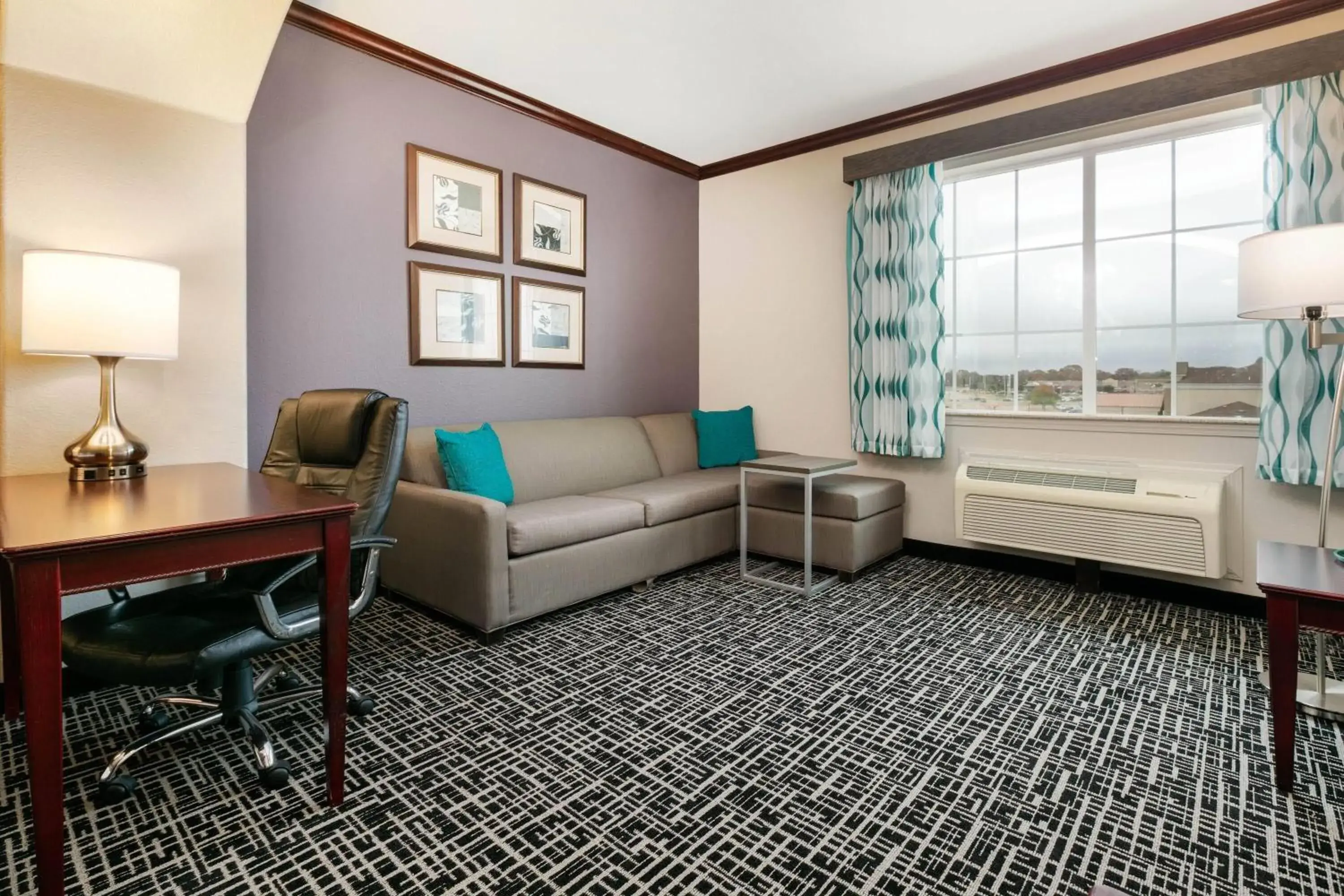 Photo of the whole room in La Quinta by Wyndham Lindale Photo of the whole room in La Quinta by Wyndham Lindale