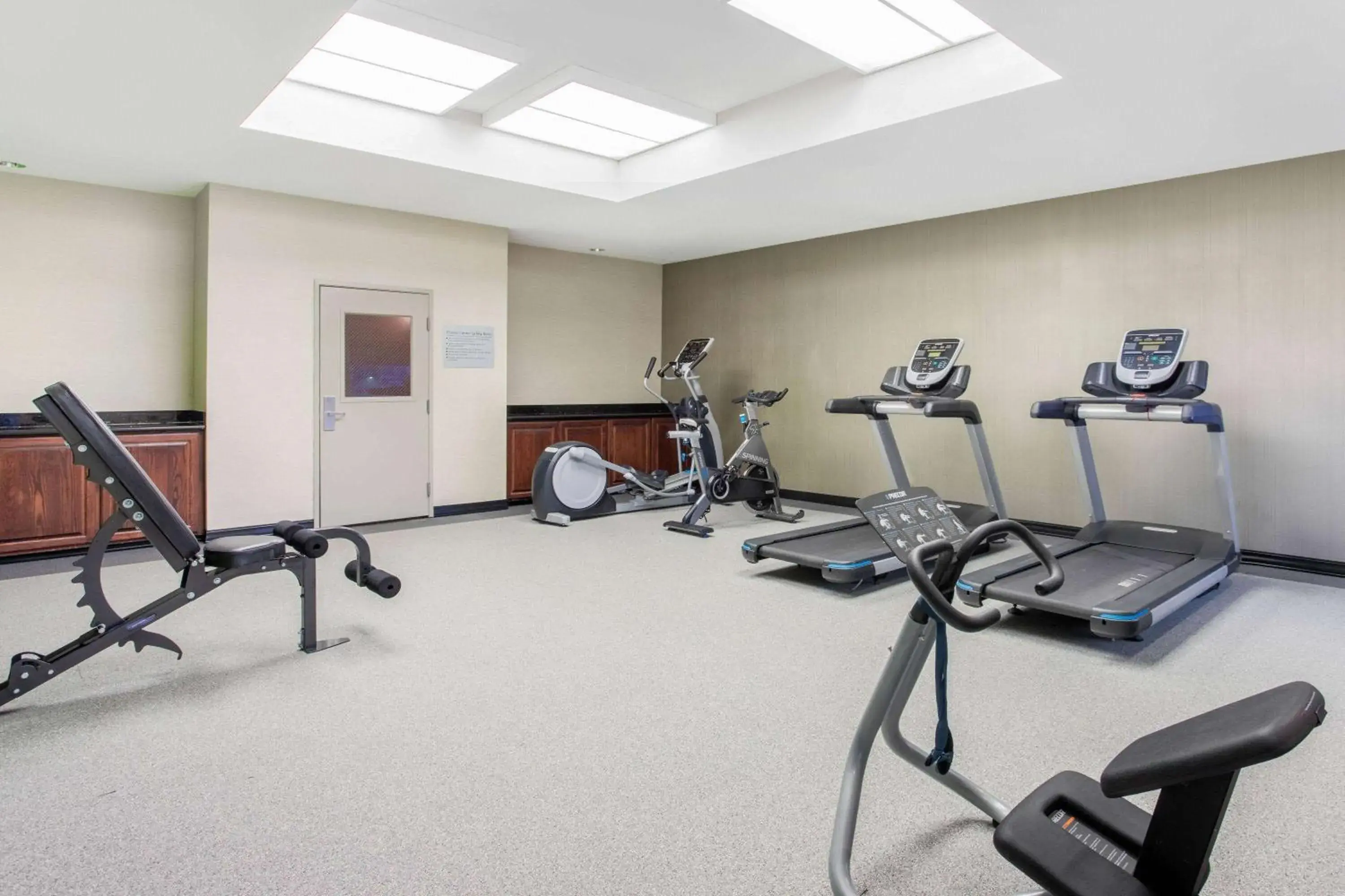 Fitness centre/facilities in La Quinta by Wyndham Hillsboro Fitness centre/facilities in La Quinta by Wyndham Hillsboro
