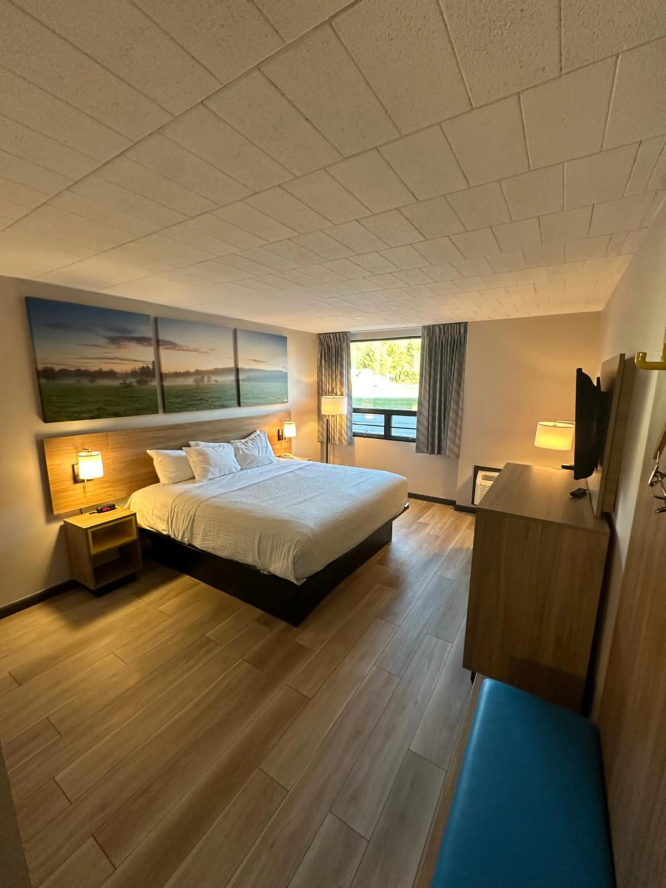 Bed in Days Inn by Wyndham Liberty