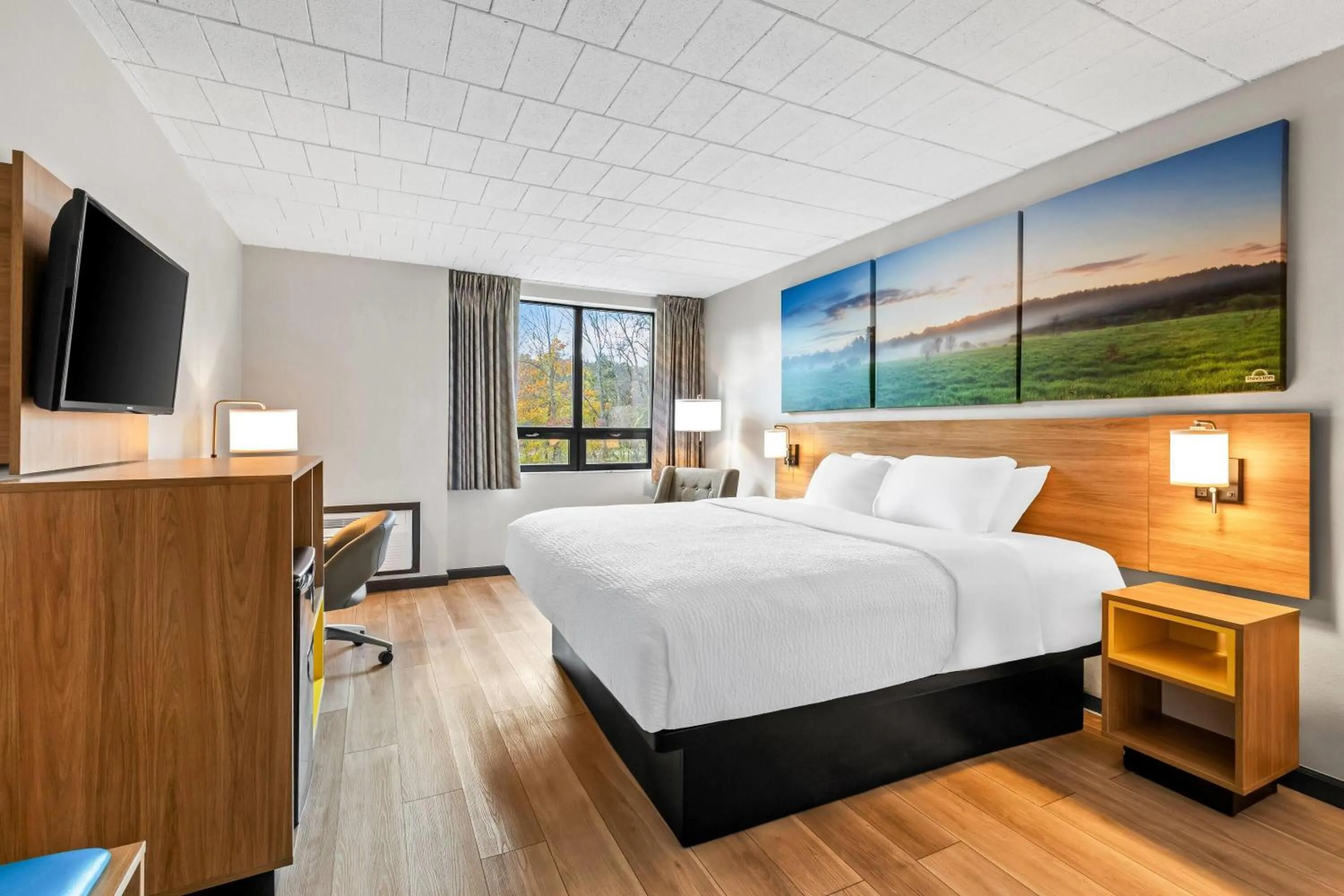 Bed in Days Inn by Wyndham Liberty