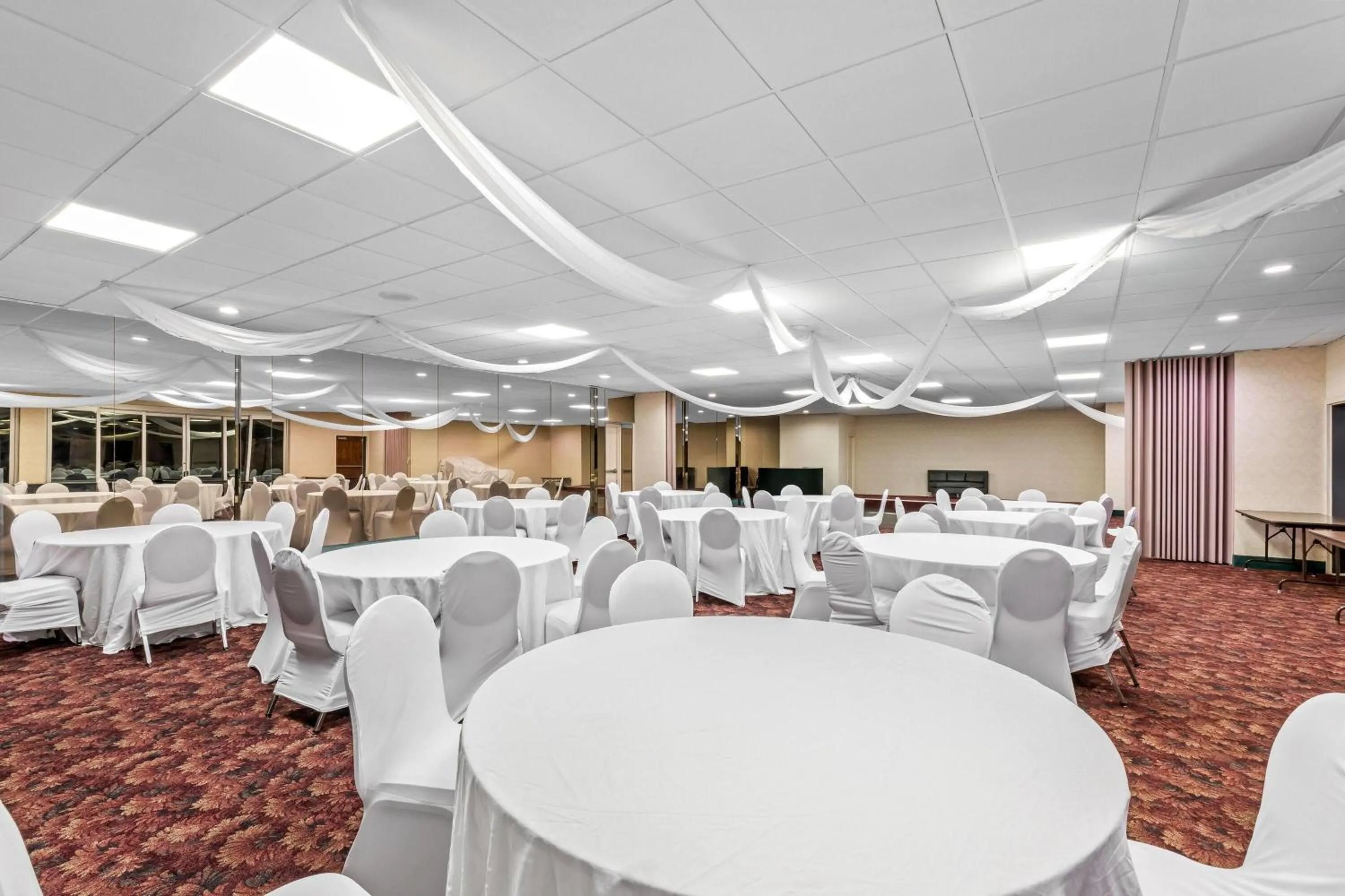 Meeting/conference room in Days Inn by Wyndham Liberty