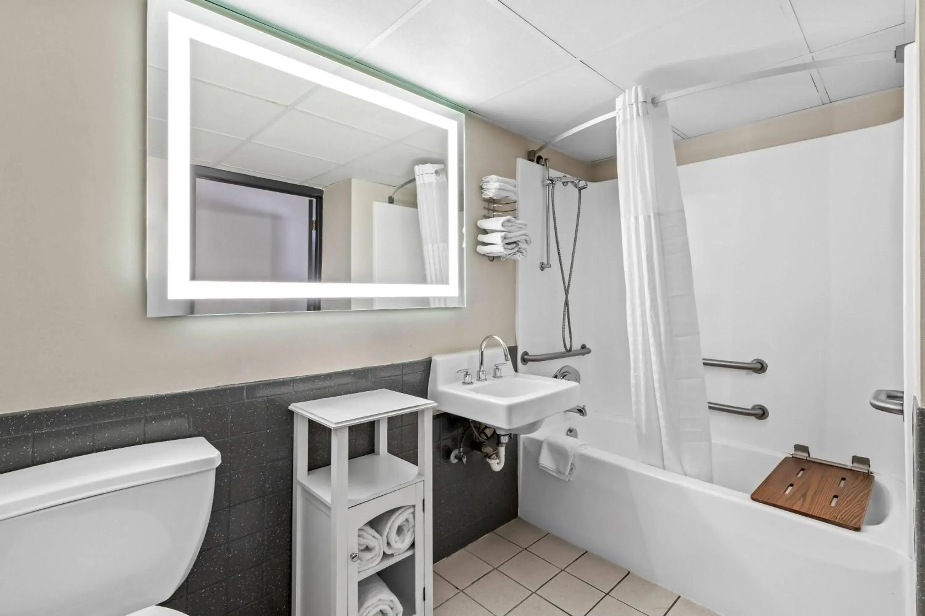 King Room - Mobility Access/Non-Smoking in Days Inn by Wyndham Liberty King Room - Mobility Access/Non-Smoking in Days Inn by Wyndham Liberty