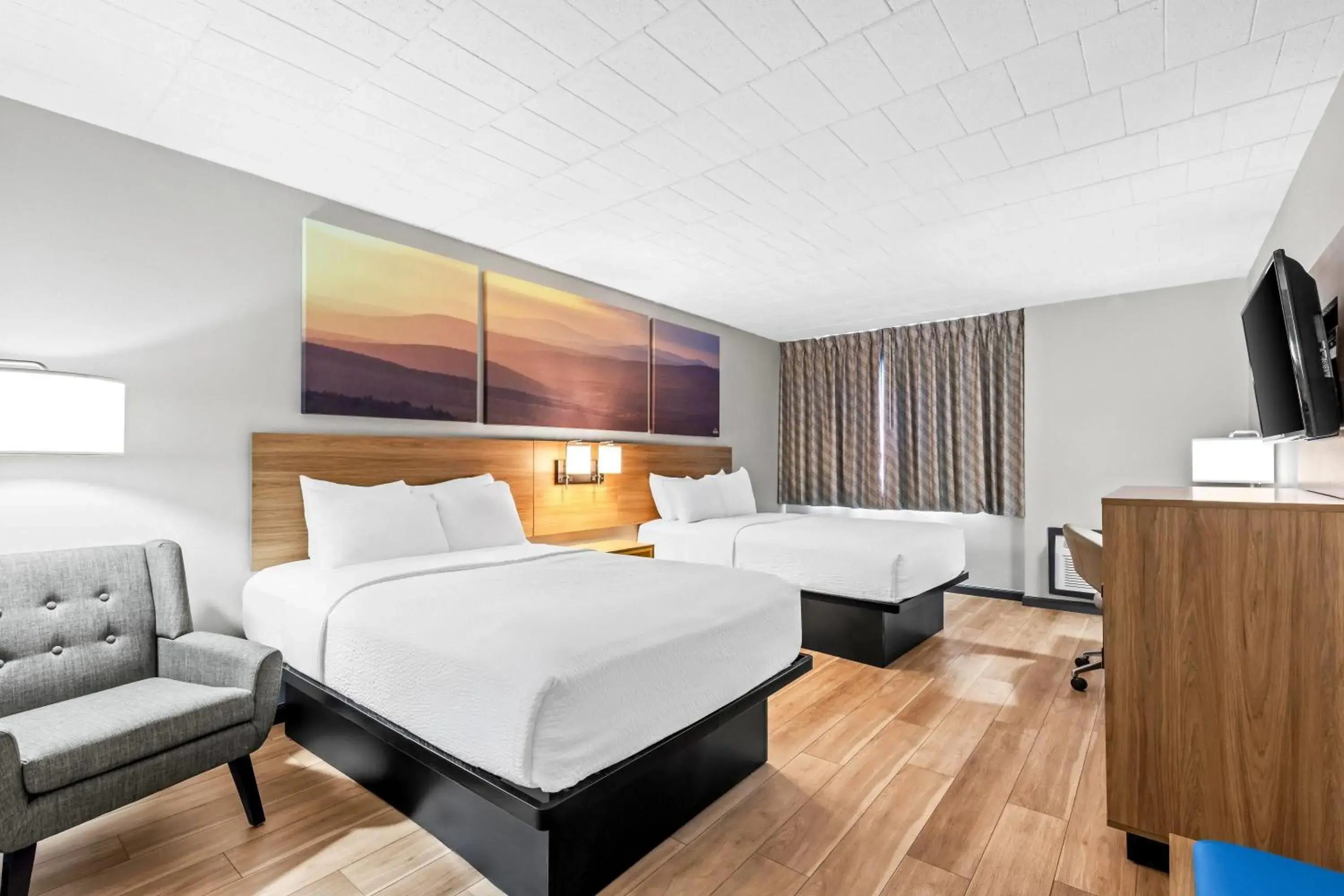 Double Room with Two Double Beds - Non-Smoking in Days Inn by Wyndham Liberty Double Room with Two Double Beds - Non-Smoking in Days Inn by Wyndham Liberty