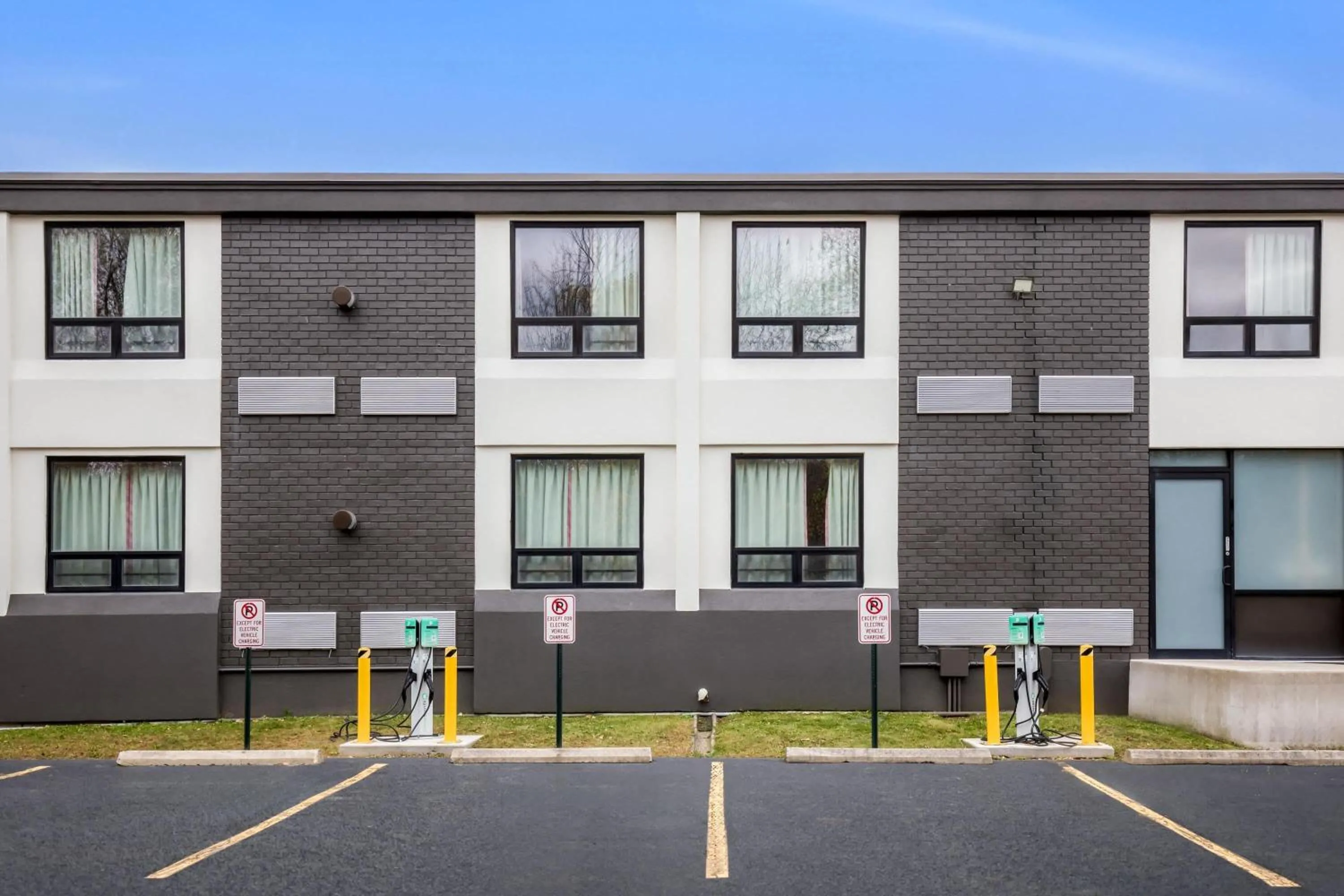 Property building in Days Inn by Wyndham Liberty