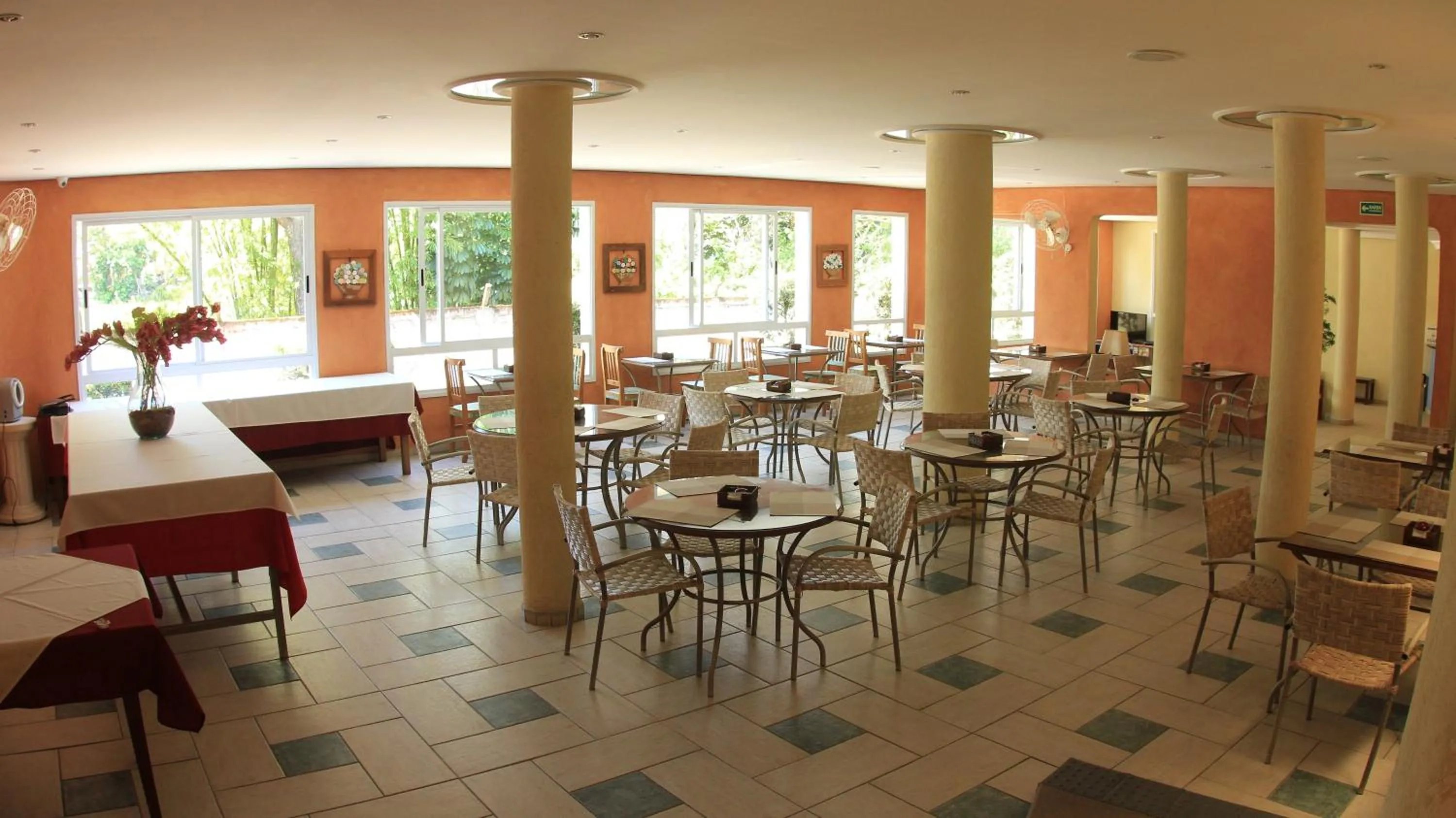 Restaurant/places to eat in Atena Praia Hotel