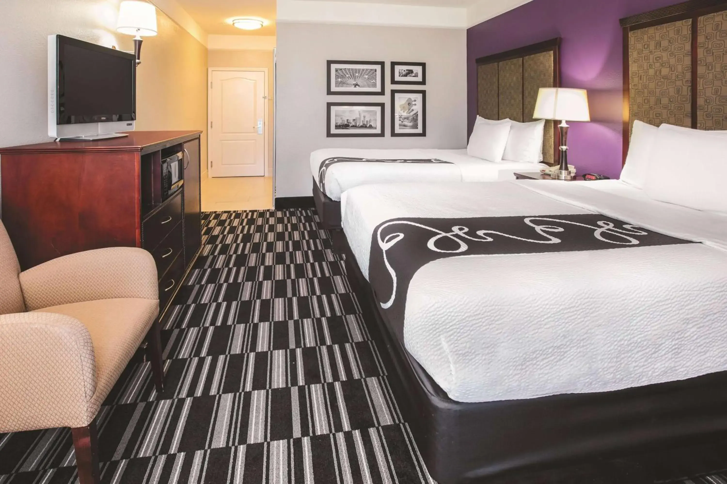 Queen Room with Two Queen Beds and Bath Tub - Mobility/Hearing Accessible - Non-Smoking in Baymont by Wyndham Dallas South-DeSoto Queen Room with Two Queen Beds and Bath Tub - Mobility/Hearing Accessible - Non-Smoking in Baymont by Wyndham Dallas South-DeSoto