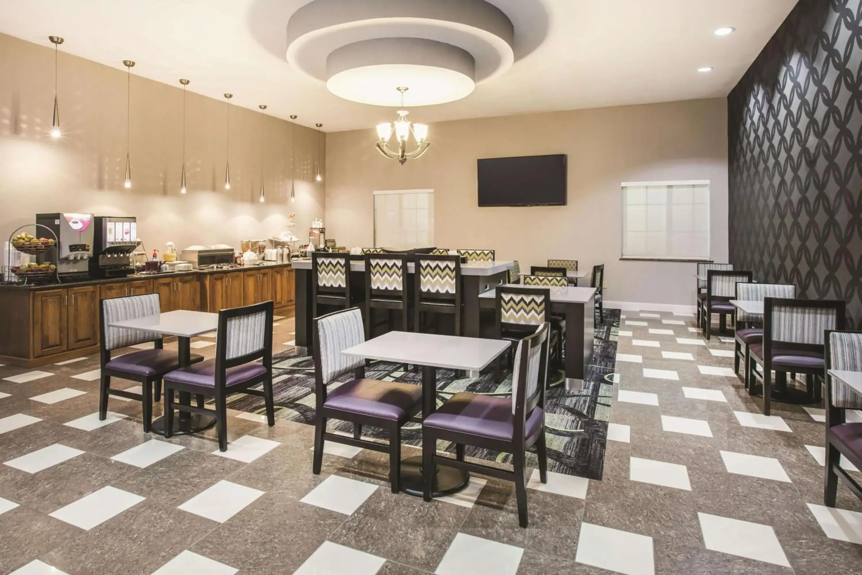 Restaurant/Places to Eat in La Quinta Inn & Suites by Wyndham Desoto