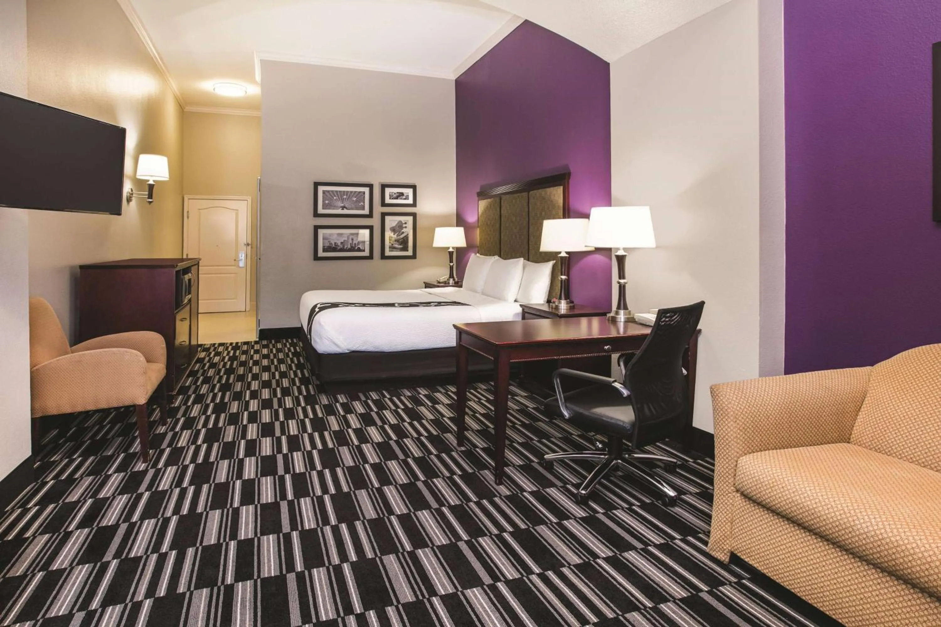 Photo of the whole room in Baymont by Wyndham Dallas South-DeSoto