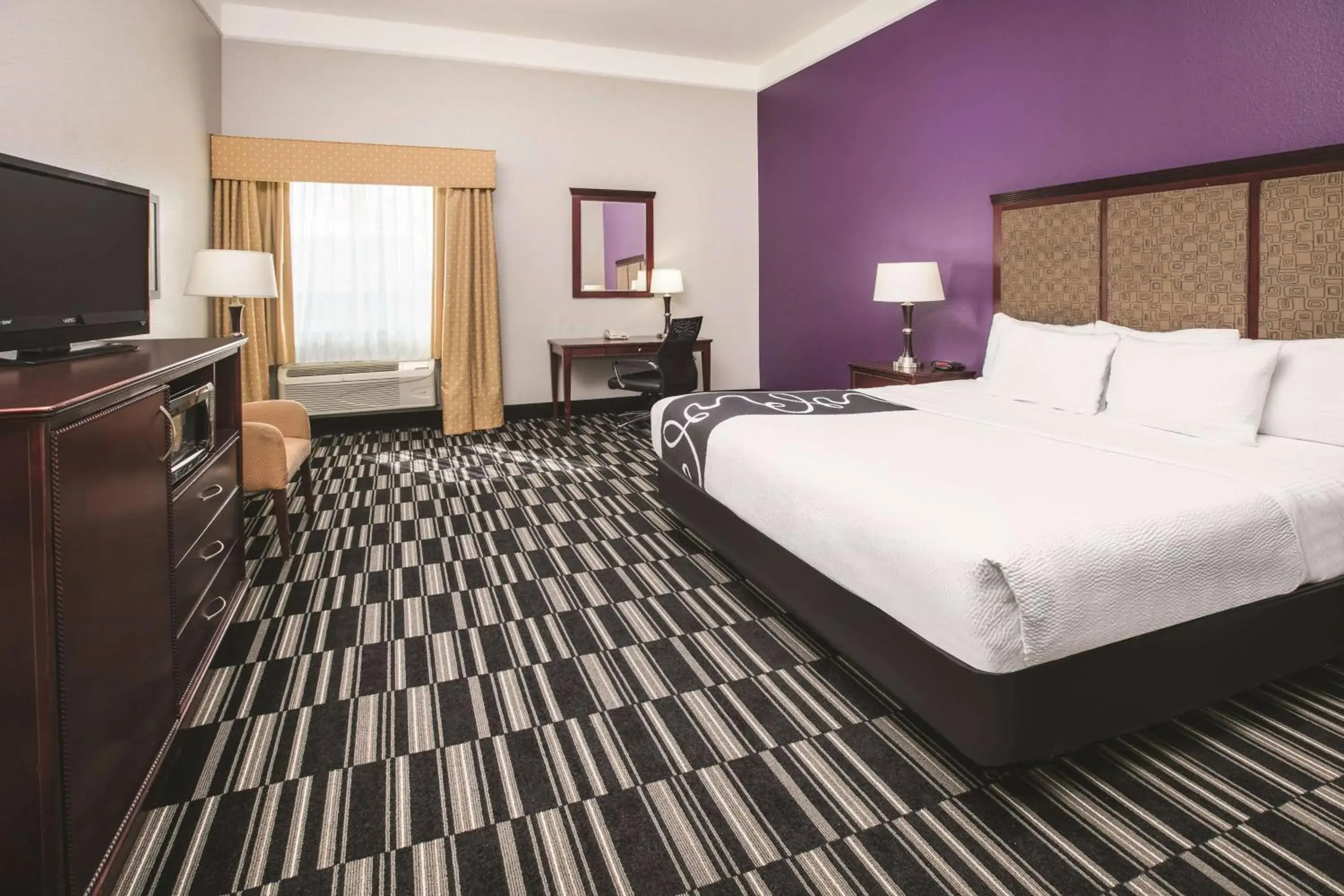 King Room - Non-Smoking in Baymont by Wyndham Dallas South-DeSoto King Room - Non-Smoking in Baymont by Wyndham Dallas South-DeSoto