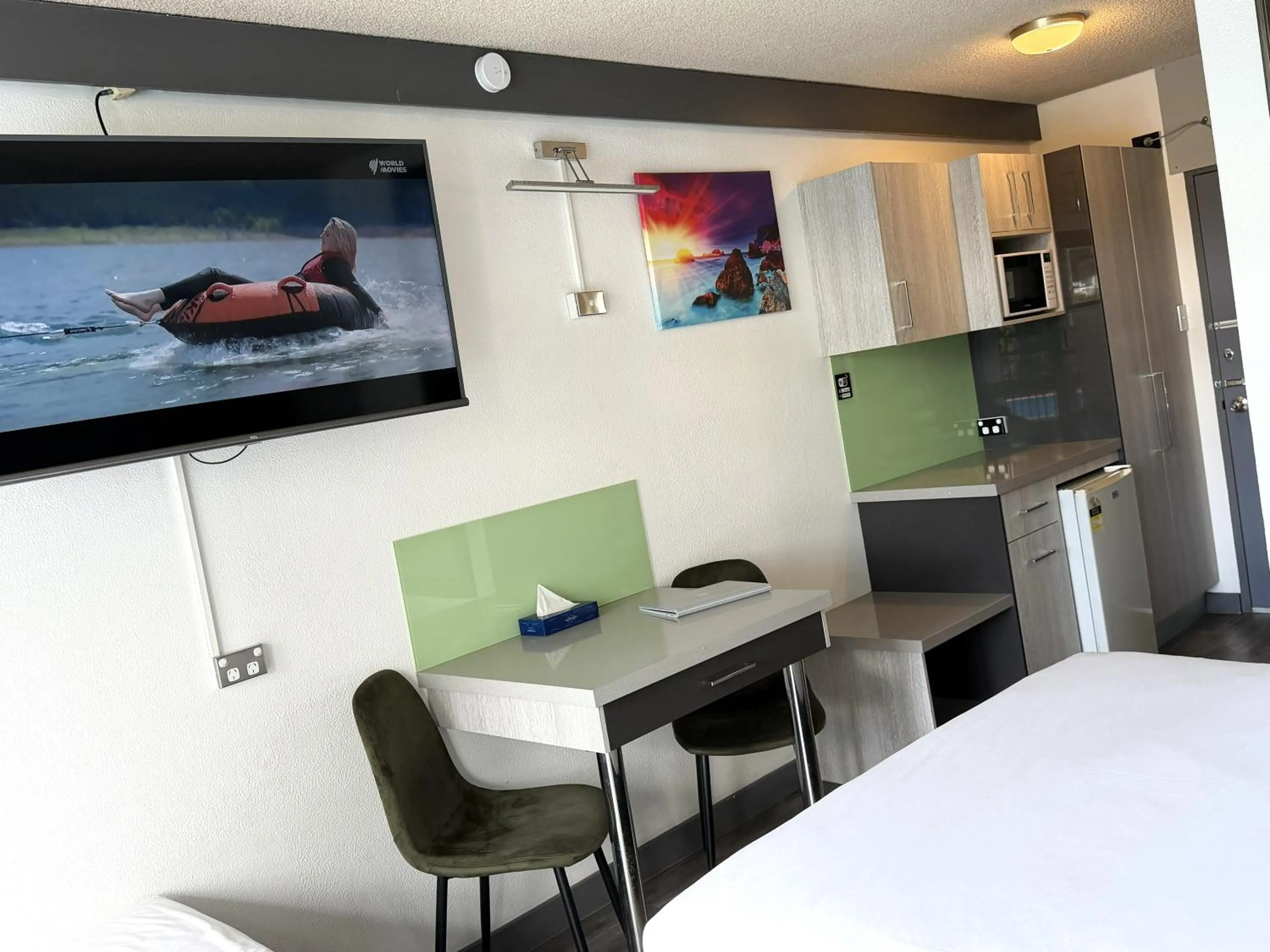 TV and multimedia, Bed in Le George Motel
