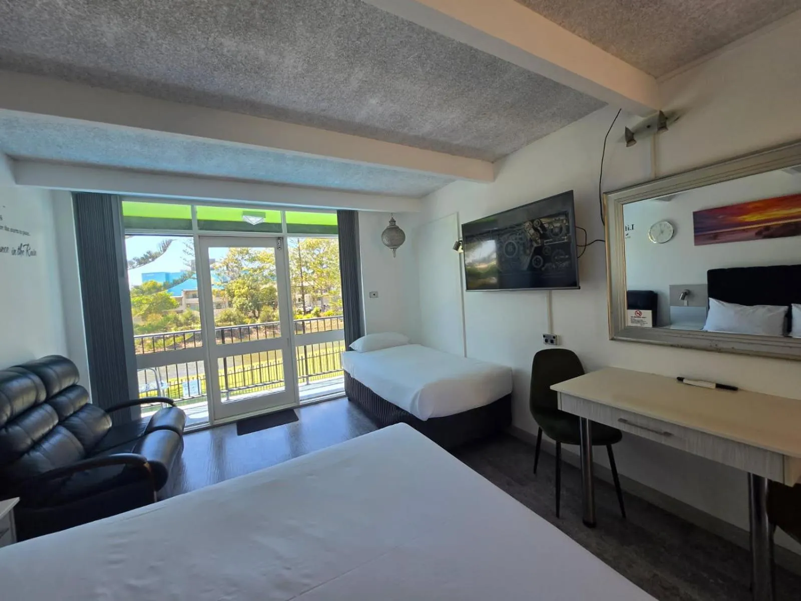 TV and multimedia, Bed in Le George Motel