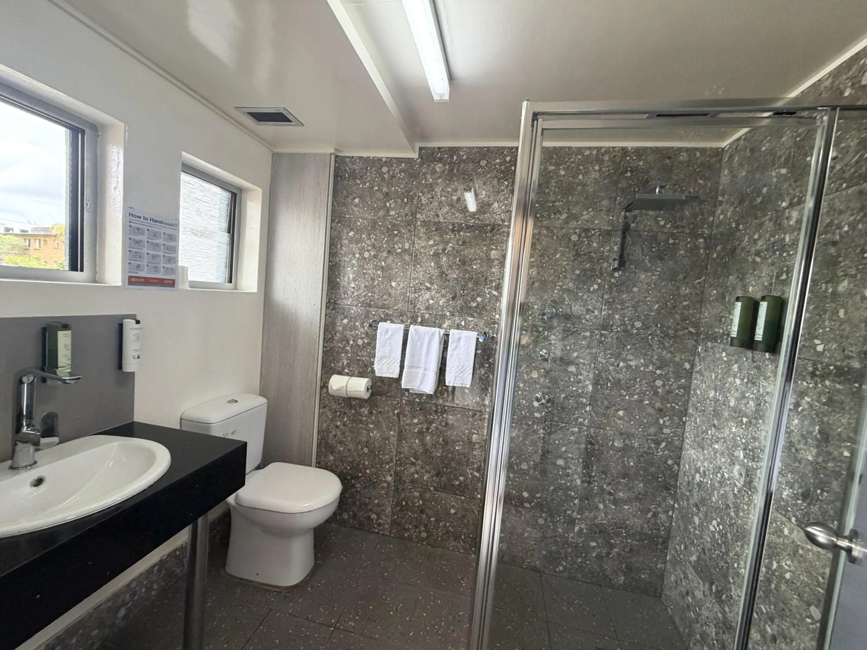Shower in Le George Motel